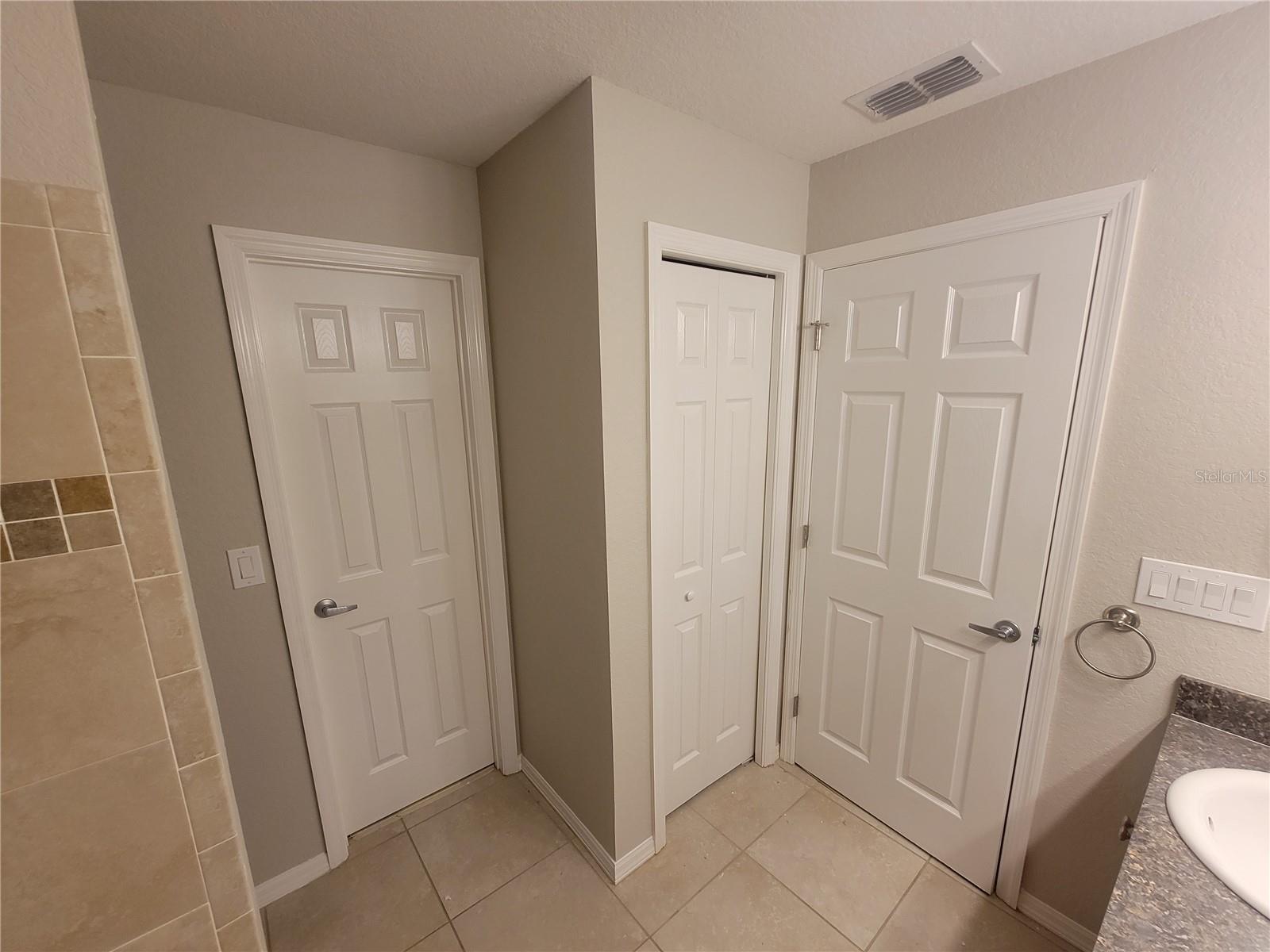 Image 13 of 37 For 4907 Summerfield Circle