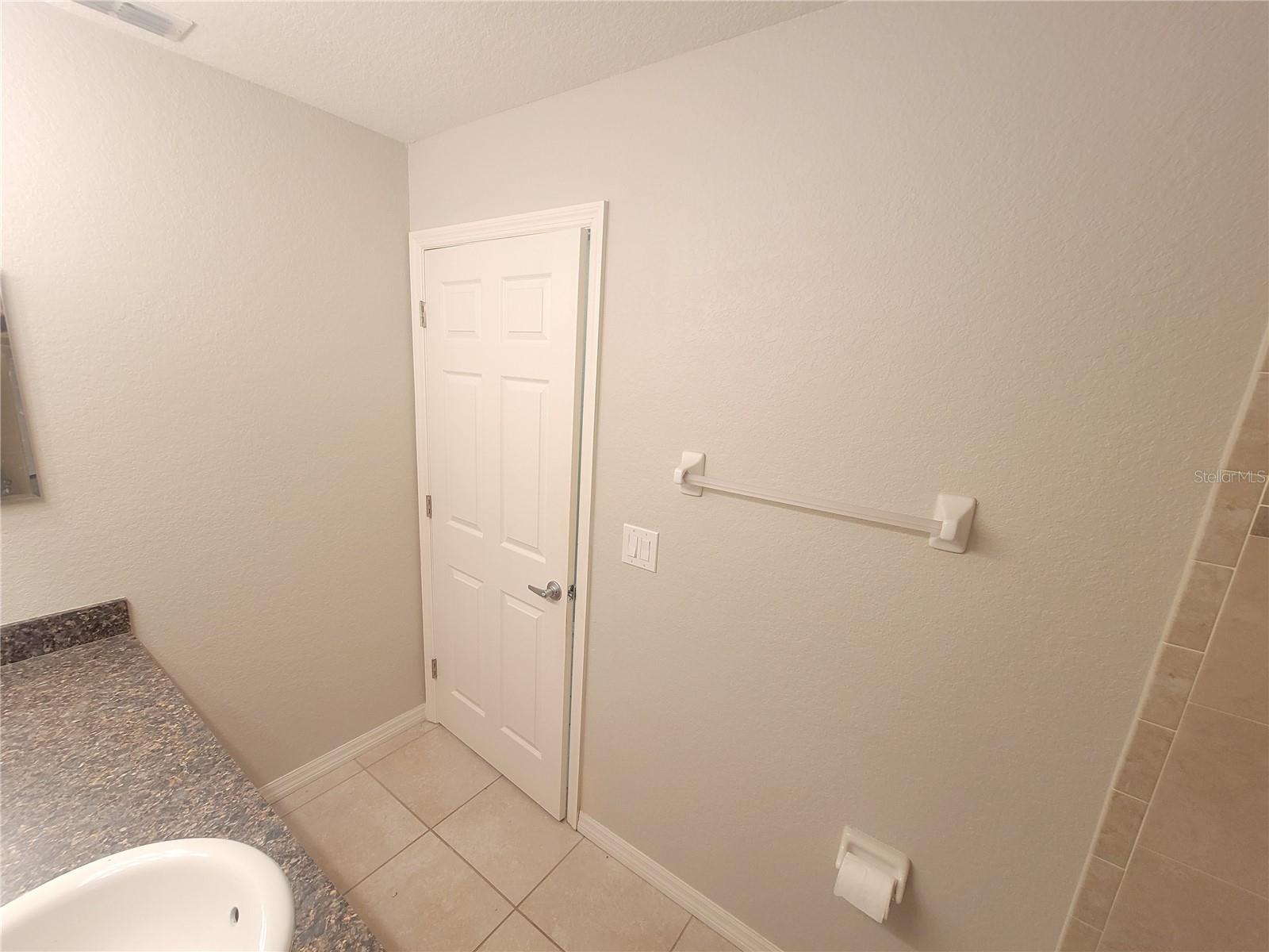Image 27 of 37 For 4907 Summerfield Circle