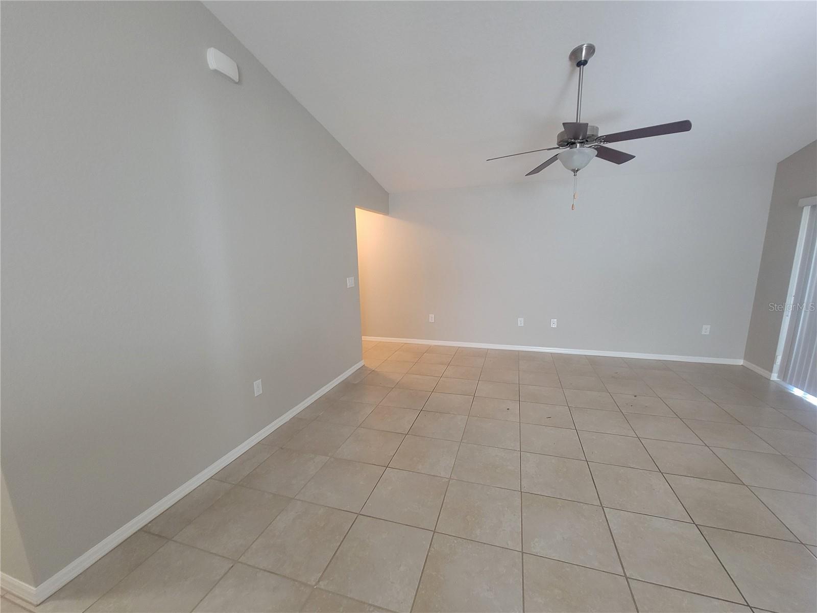 Image 4 of 37 For 4907 Summerfield Circle