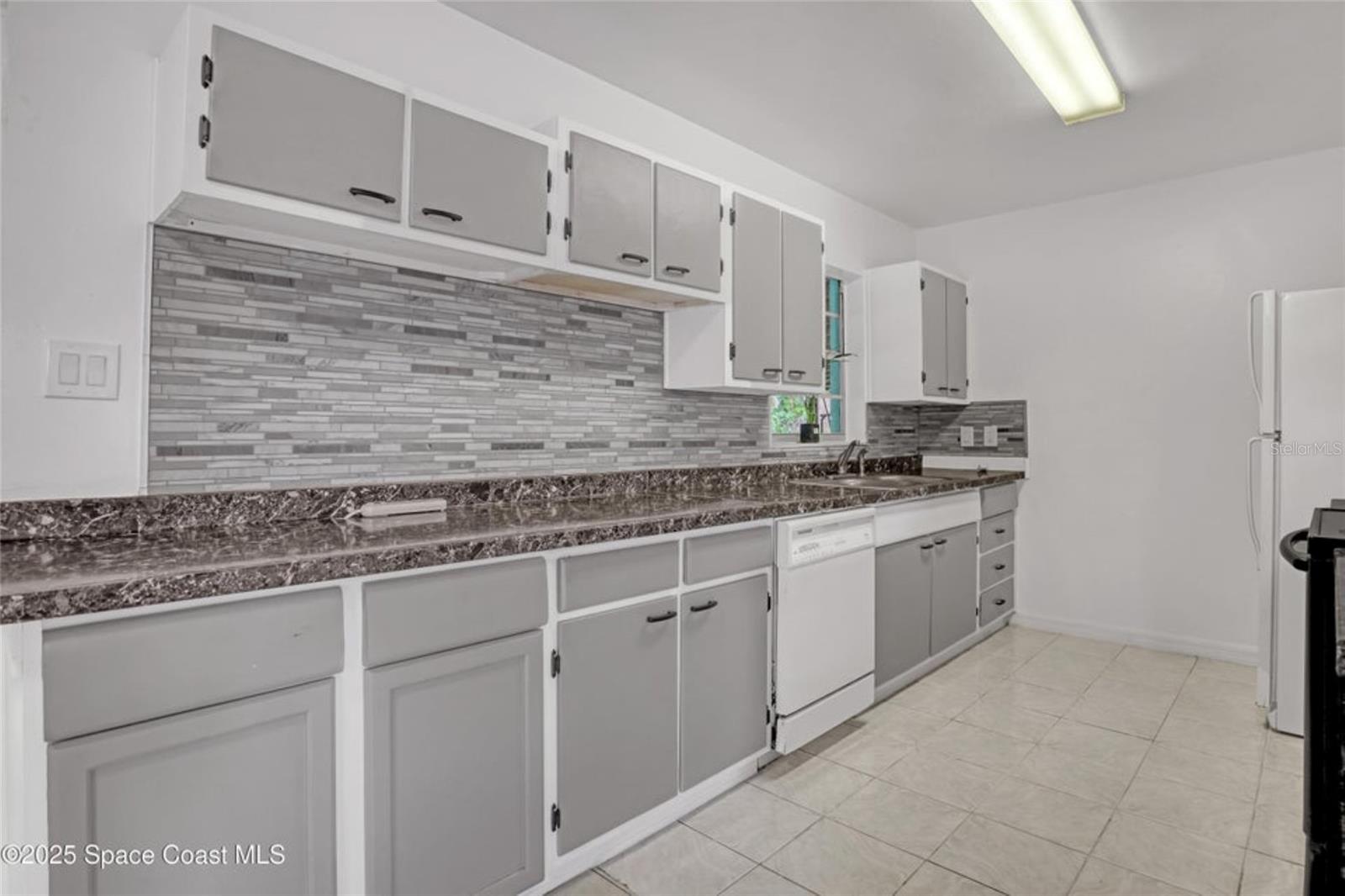 Image 10 of 41 For 3940 Barcelona Street