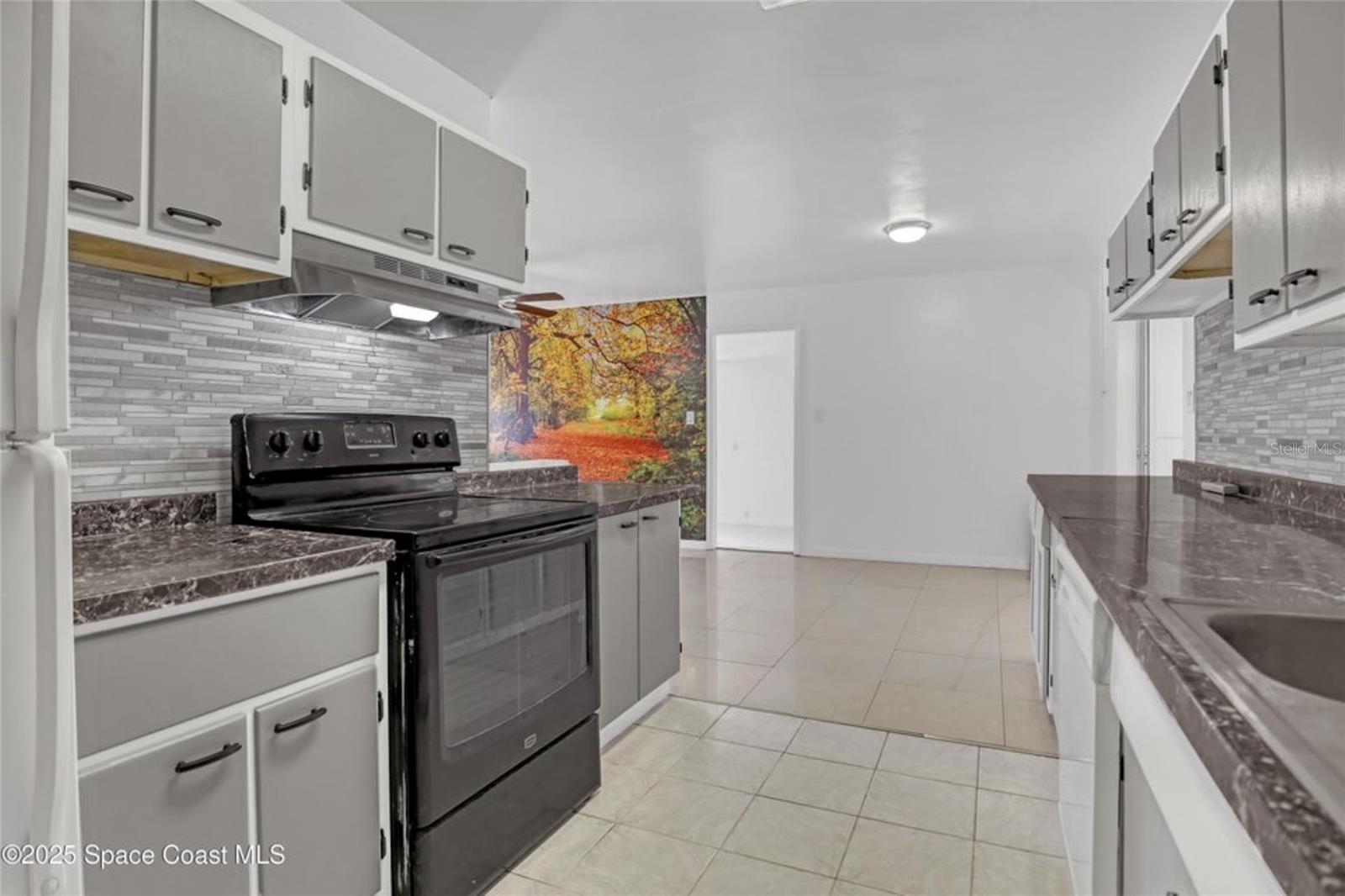 Image 12 of 41 For 3940 Barcelona Street