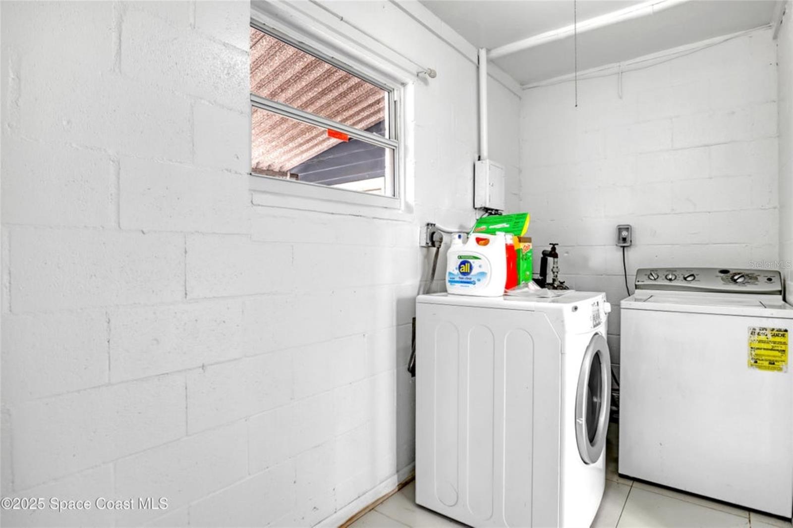 Image 18 of 41 For 3940 Barcelona Street