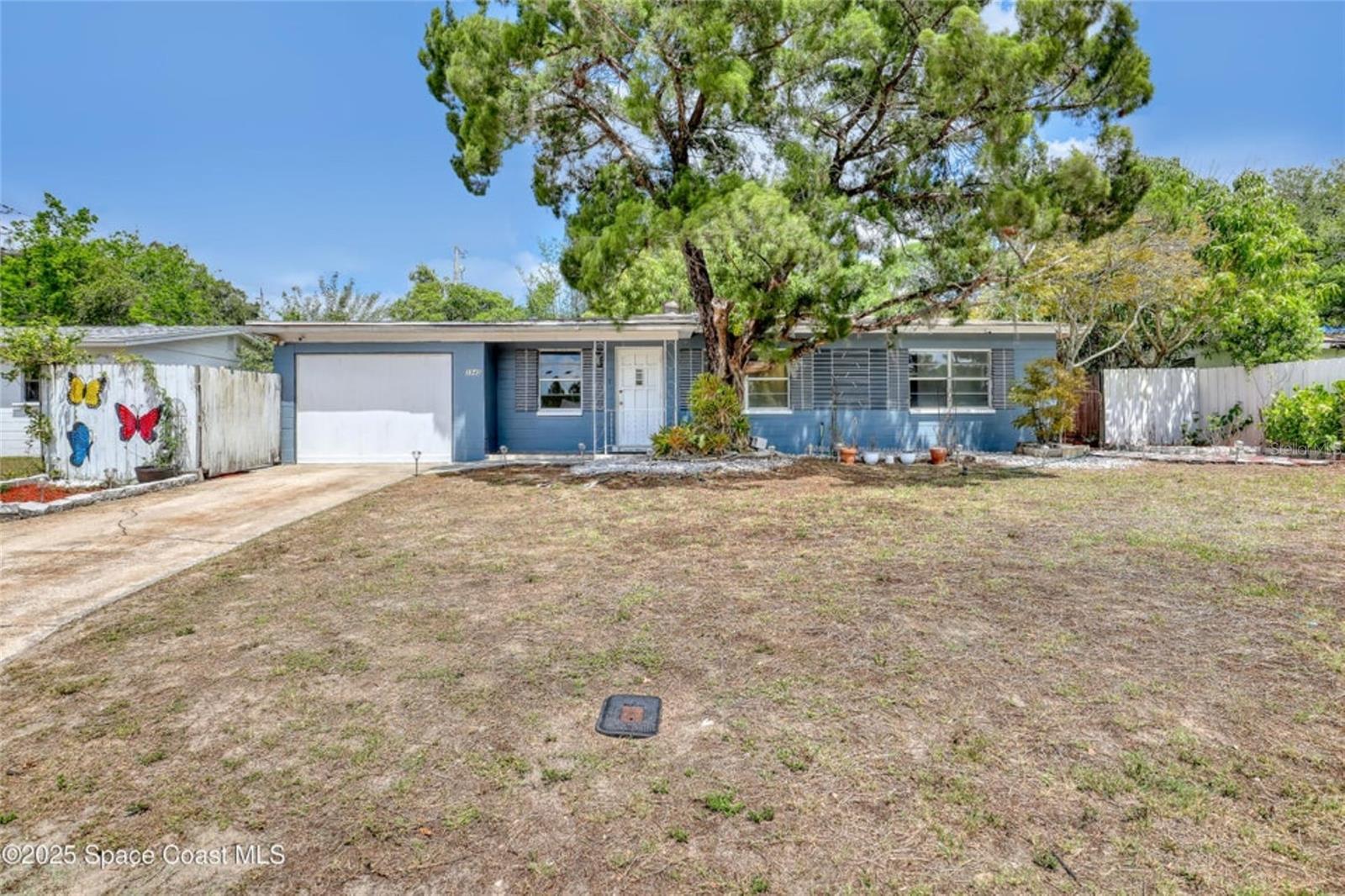 Image 2 of 41 For 3940 Barcelona Street