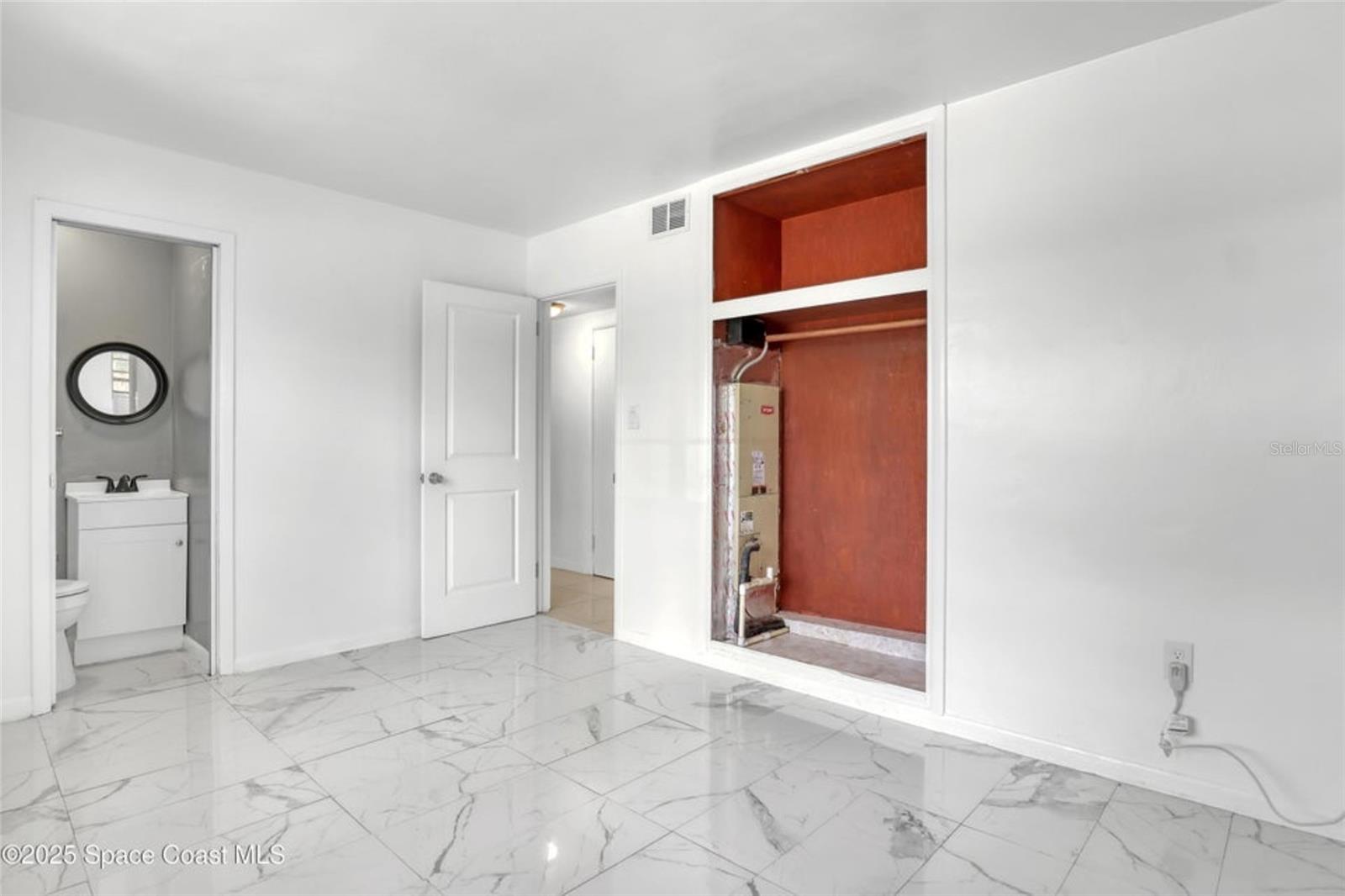 Image 20 of 41 For 3940 Barcelona Street