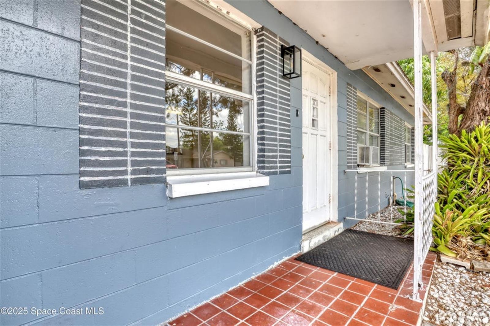 Image 4 of 41 For 3940 Barcelona Street