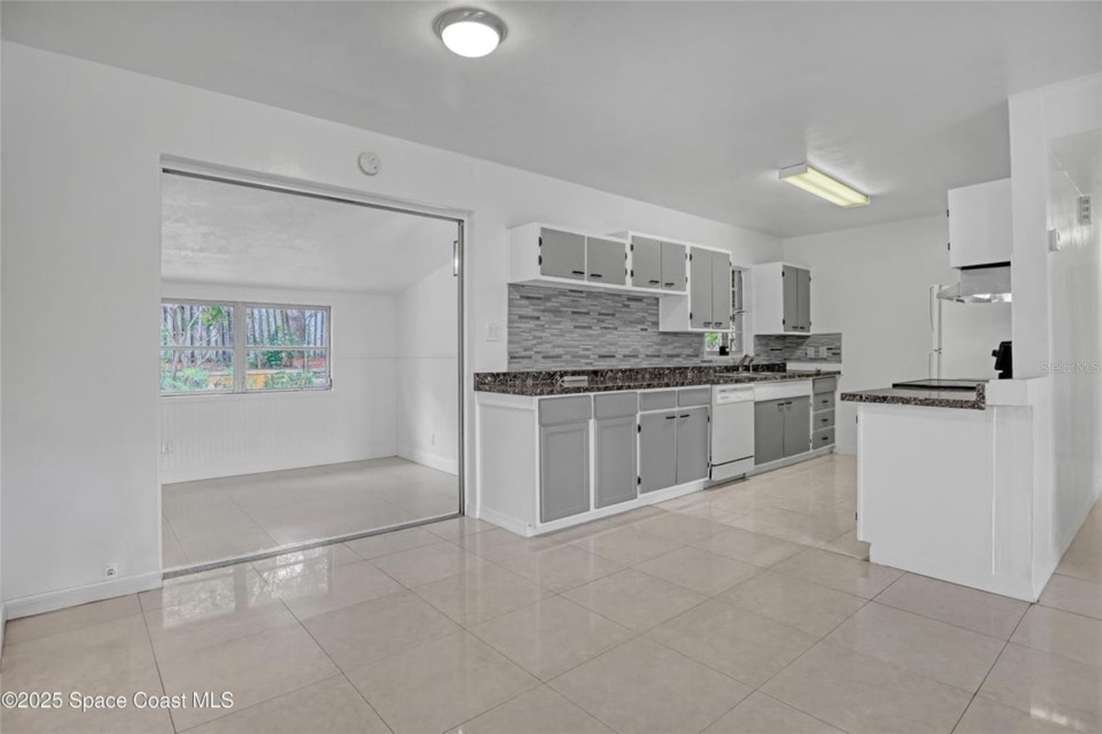 Image 8 of 41 For 3940 Barcelona Street