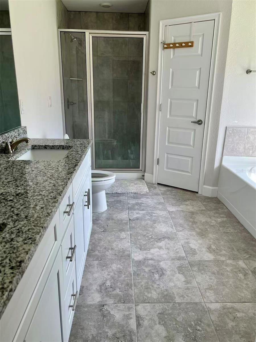 Image 22 of 38 For 572 Oakmont Way