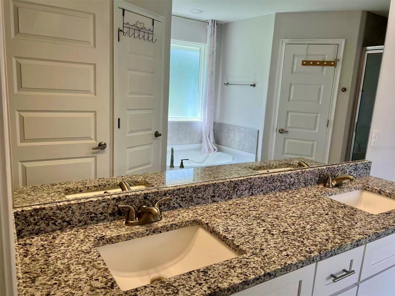 Image 25 of 38 For 572 Oakmont Way