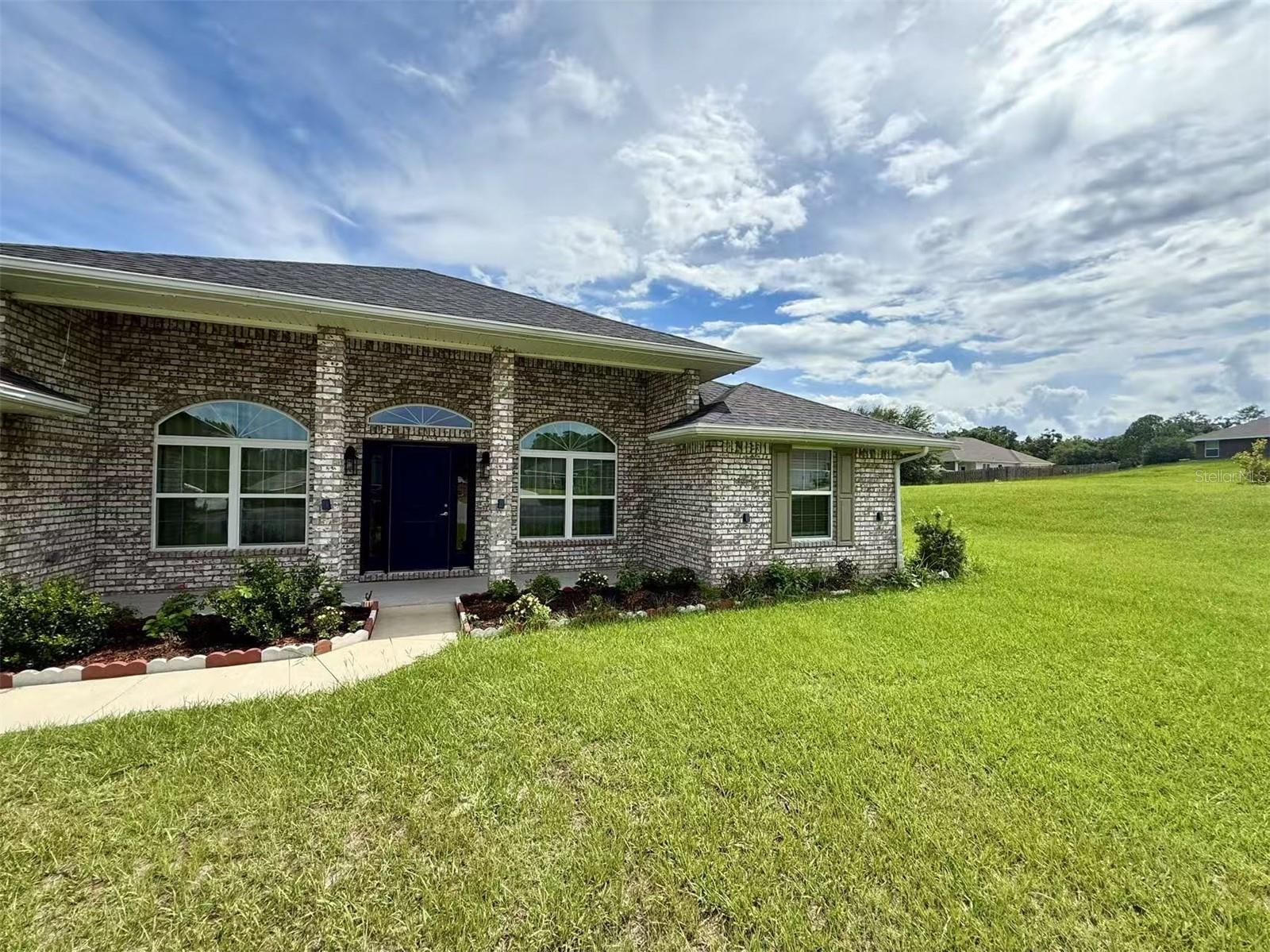 Image 4 of 38 For 572 Oakmont Way