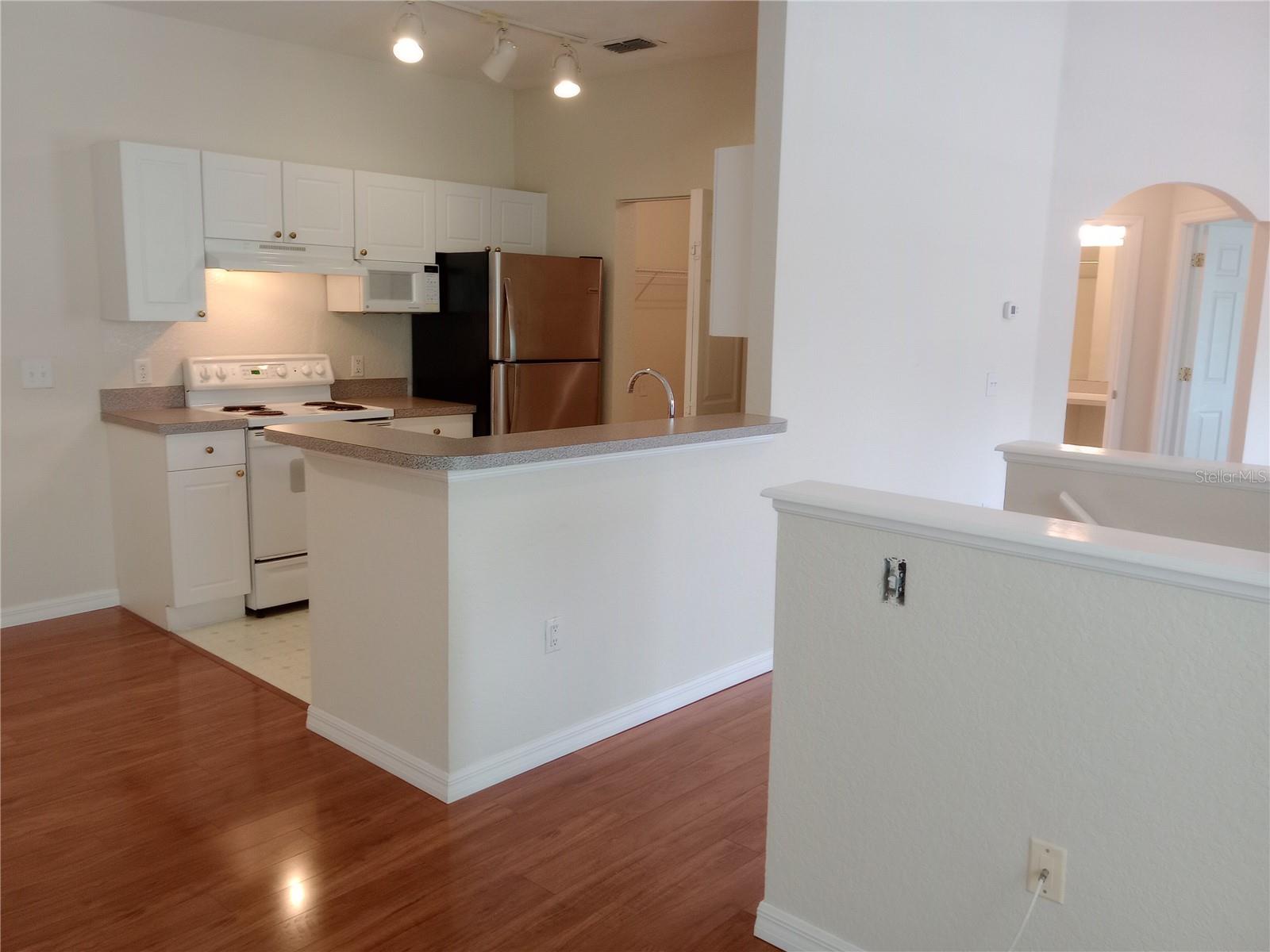 Image 13 of 35 For 821 Grand Regency Point 202
