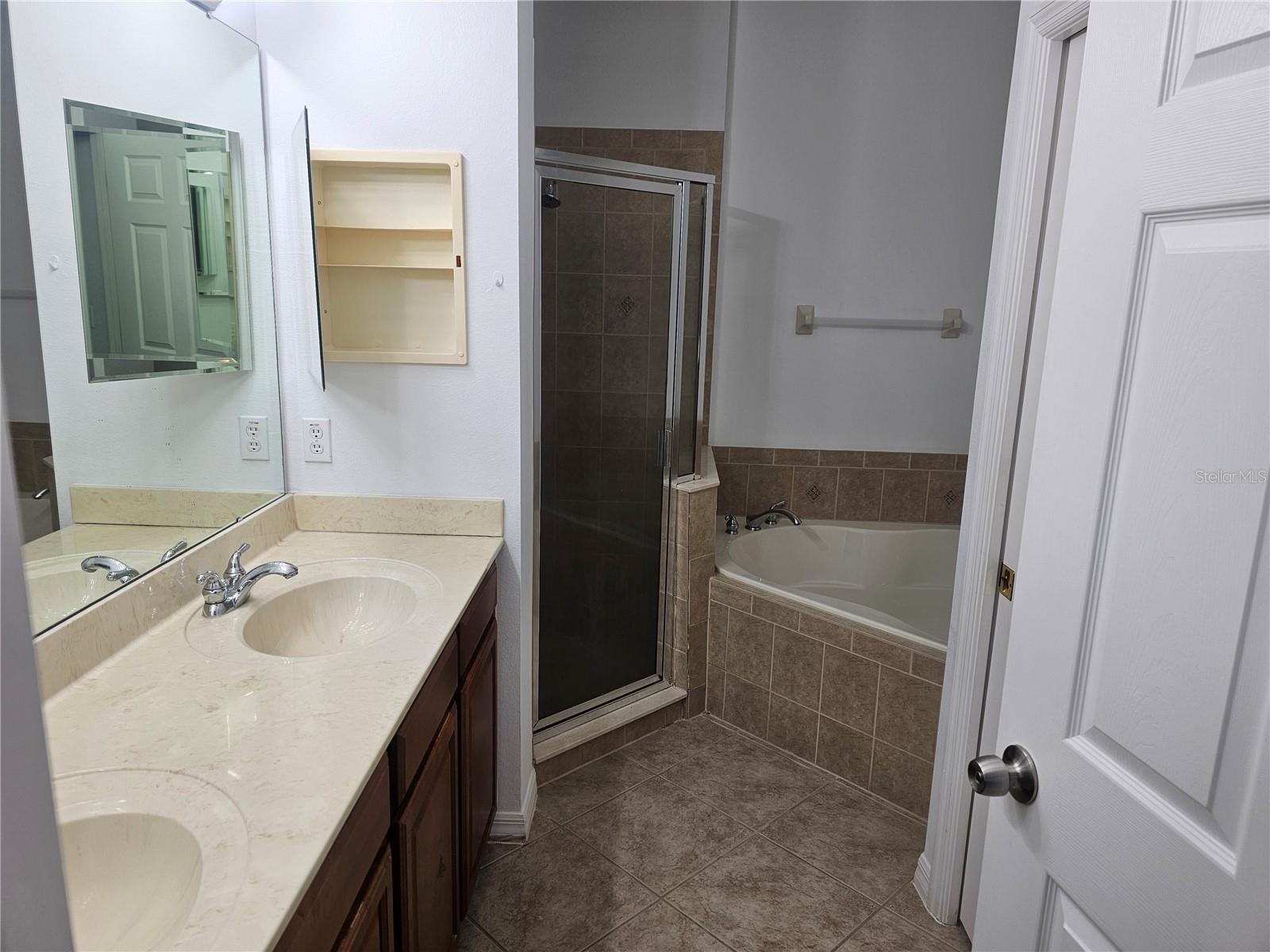 Image 10 of 22 For 1040 Crestwood Commons Avenue