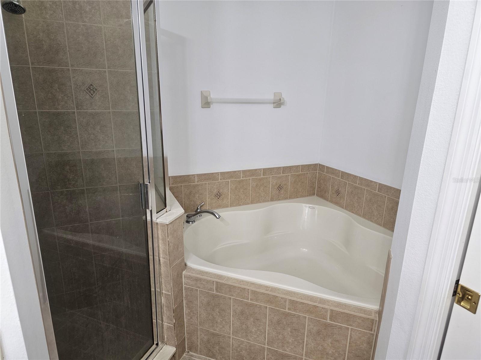 Image 11 of 22 For 1040 Crestwood Commons Avenue