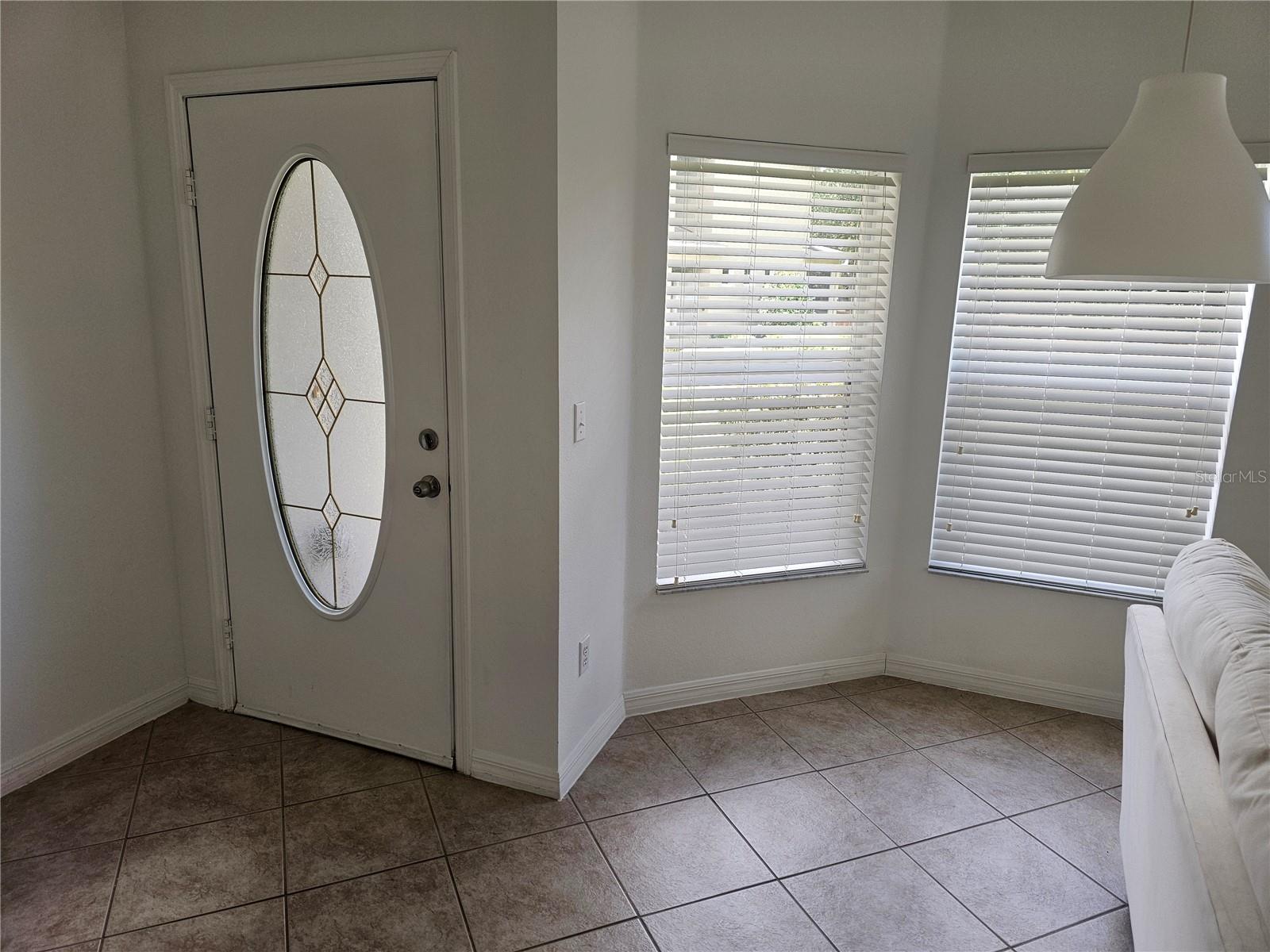 Image 4 of 22 For 1040 Crestwood Commons Avenue
