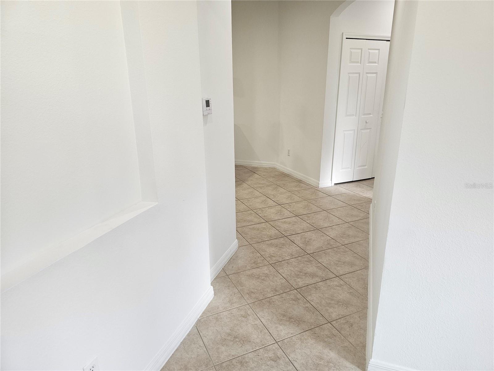 Image 6 of 22 For 1040 Crestwood Commons Avenue
