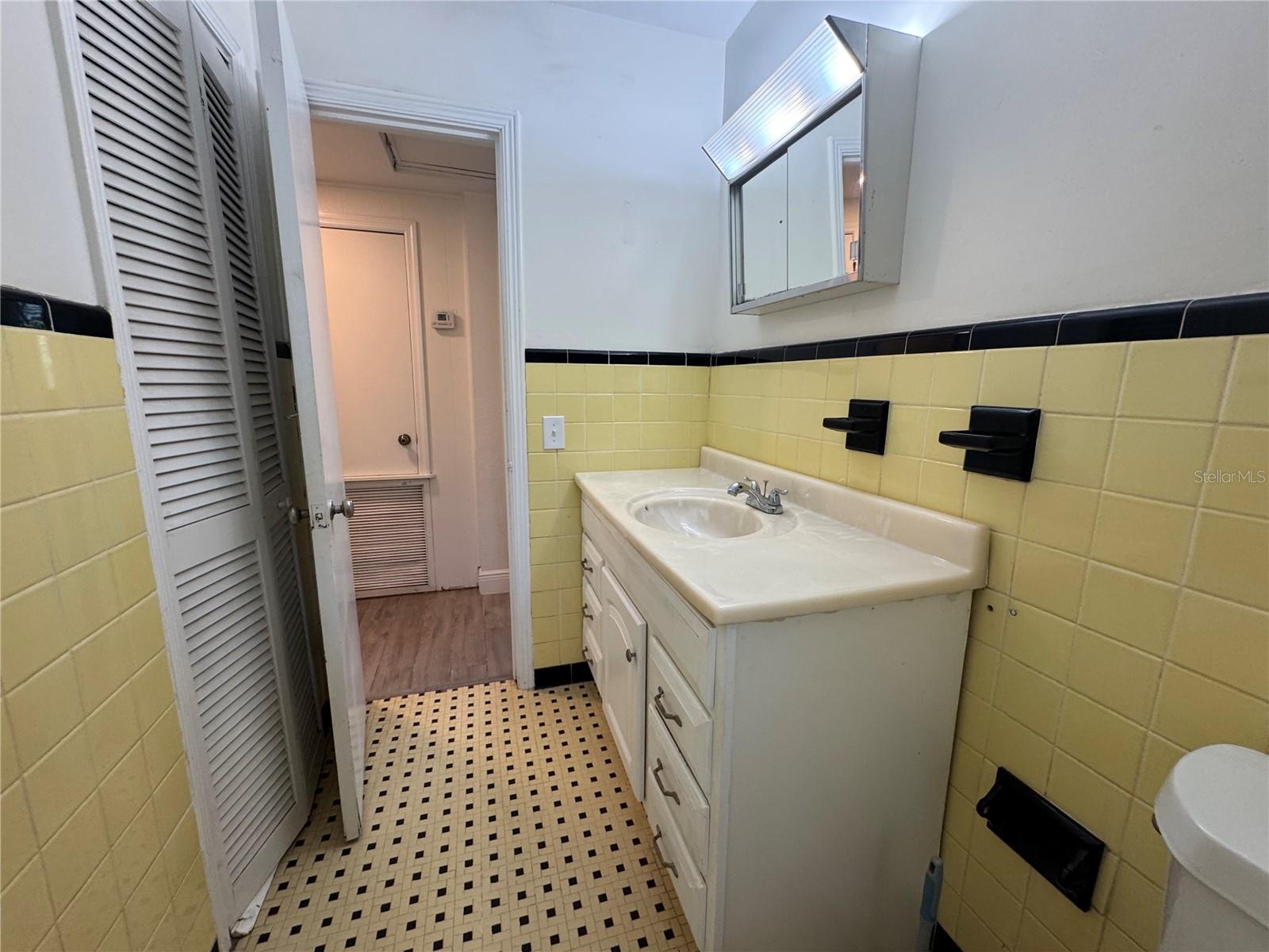Image 15 of 36 For 1805 Edwin Boulevard