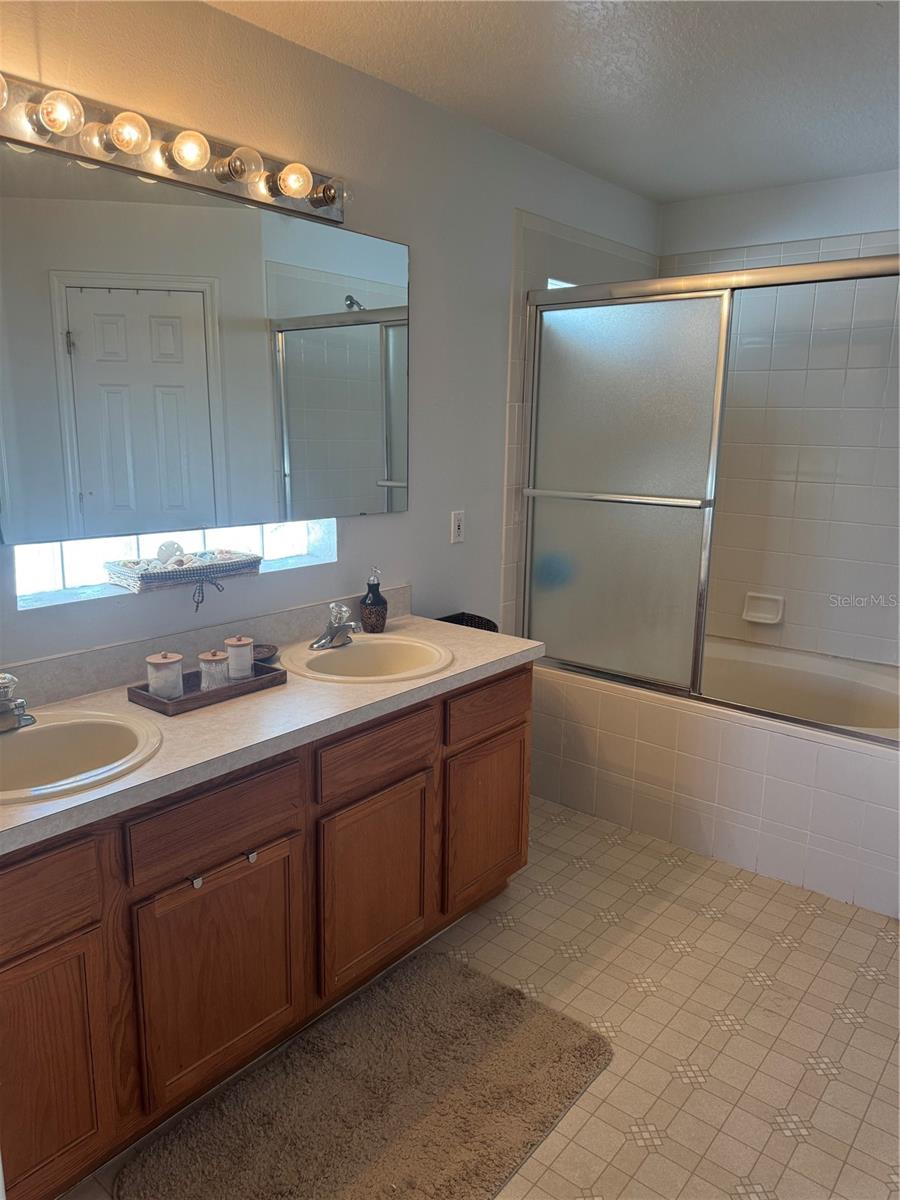 Image 10 of 18 For 3028 Huntwicke Boulevard