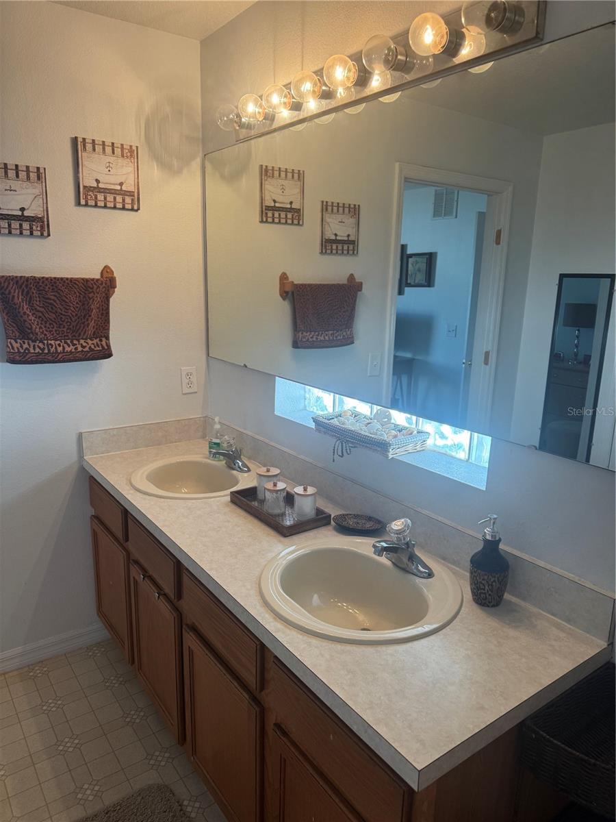 Image 9 of 18 For 3028 Huntwicke Boulevard