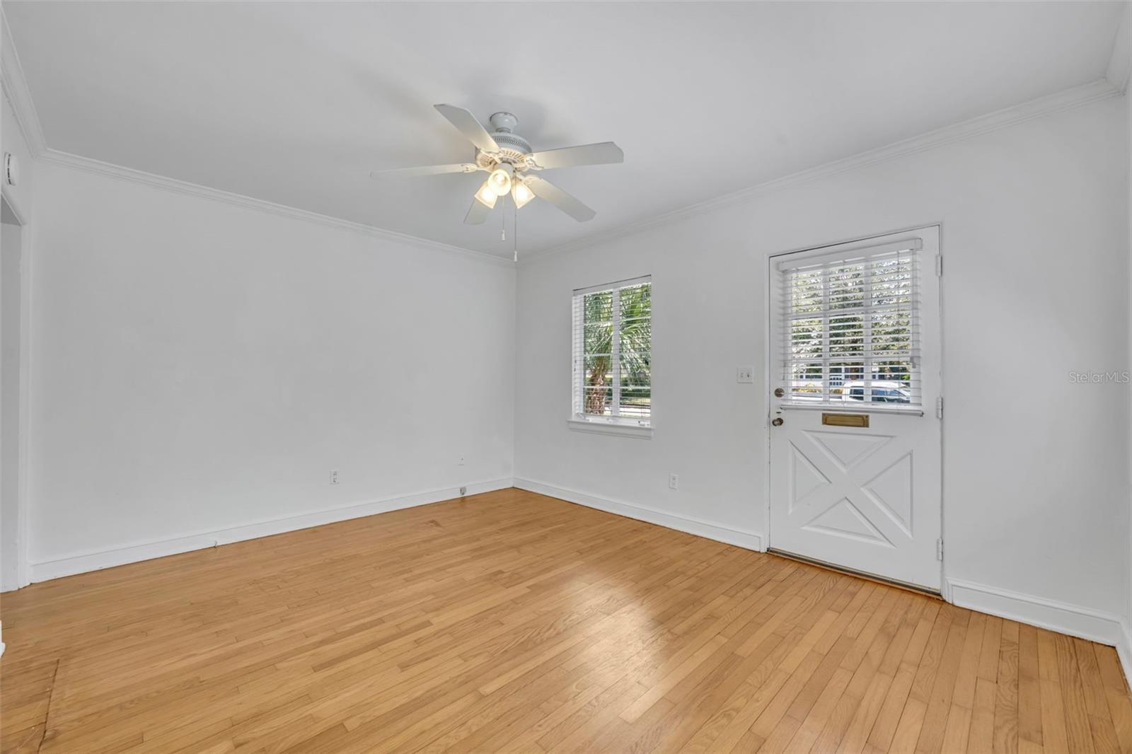 Image 5 of 17 For 759 Antonette Avenue