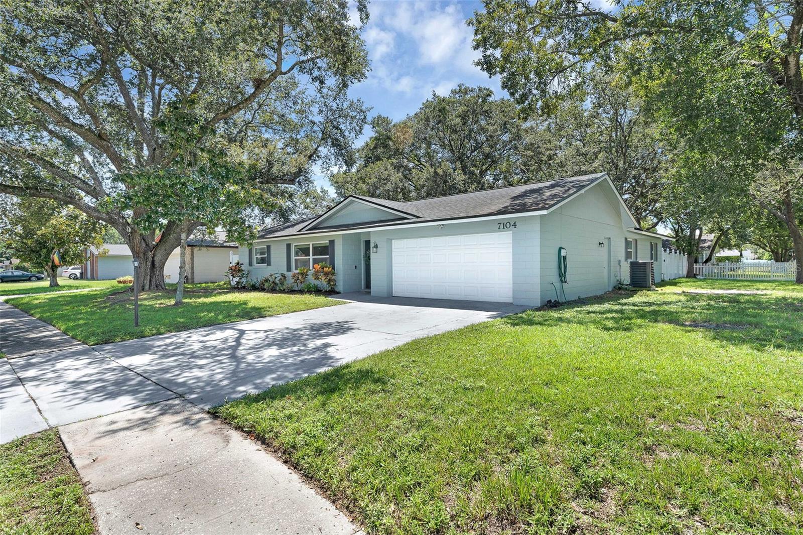 Image 3 of 32 For 7104 Wrenwood Way