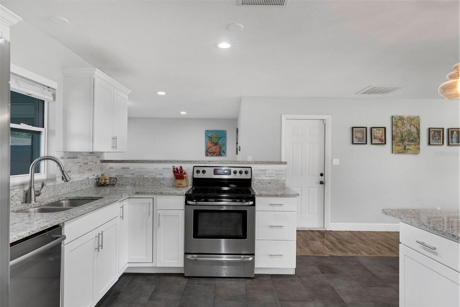 Image 5 of 32 For 7104 Wrenwood Way