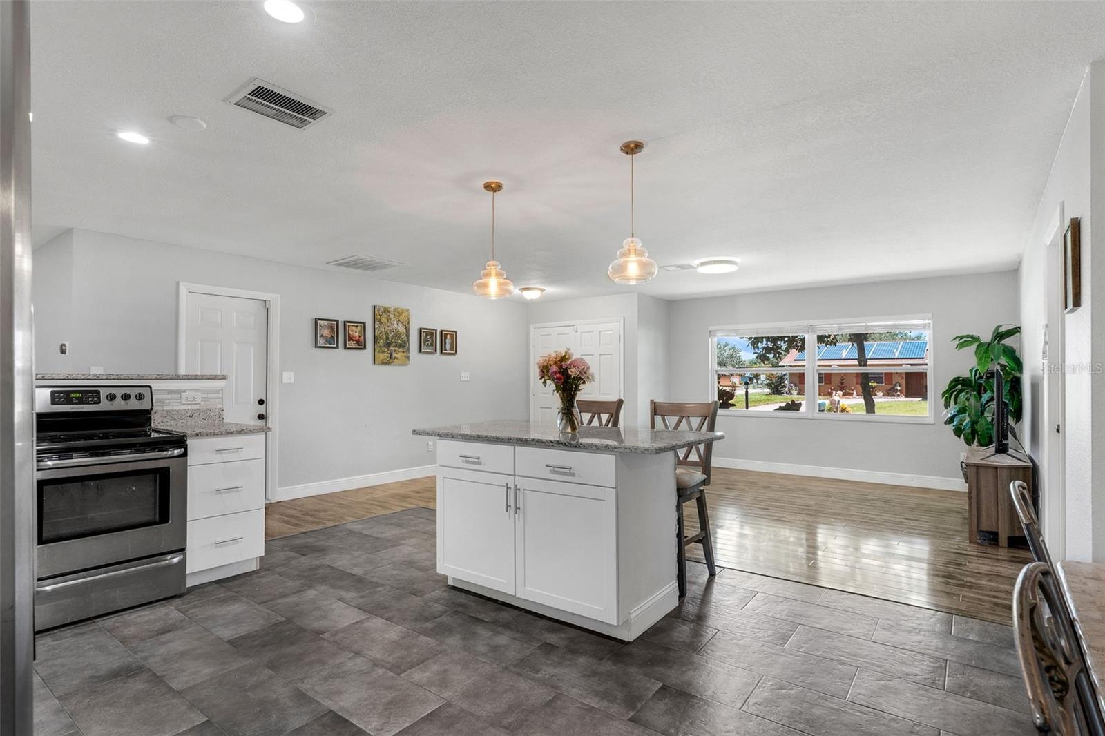 Image 6 of 32 For 7104 Wrenwood Way