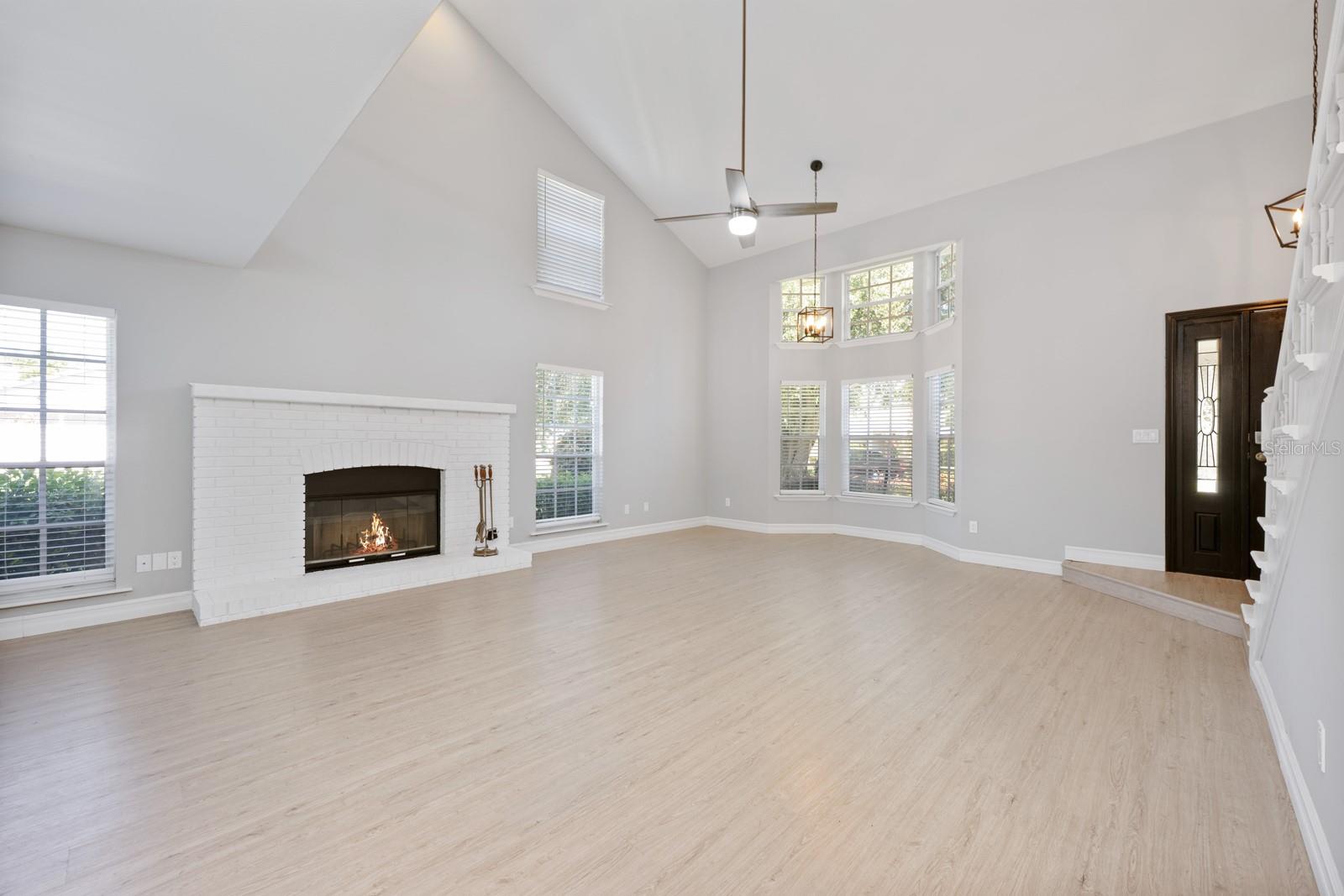 Image 32 of 42 For 524 Glen Grove Lane