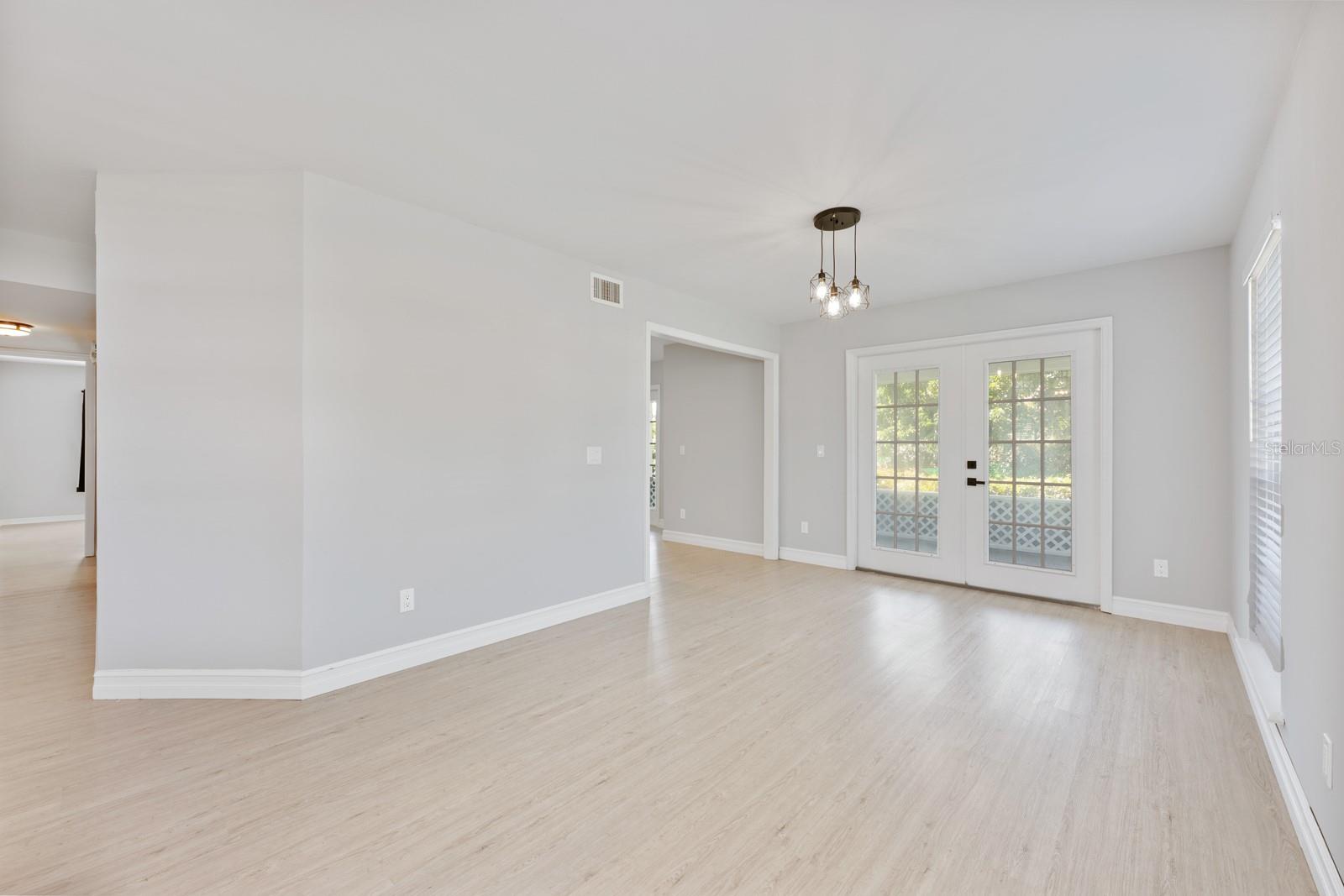 Image 33 of 42 For 524 Glen Grove Lane