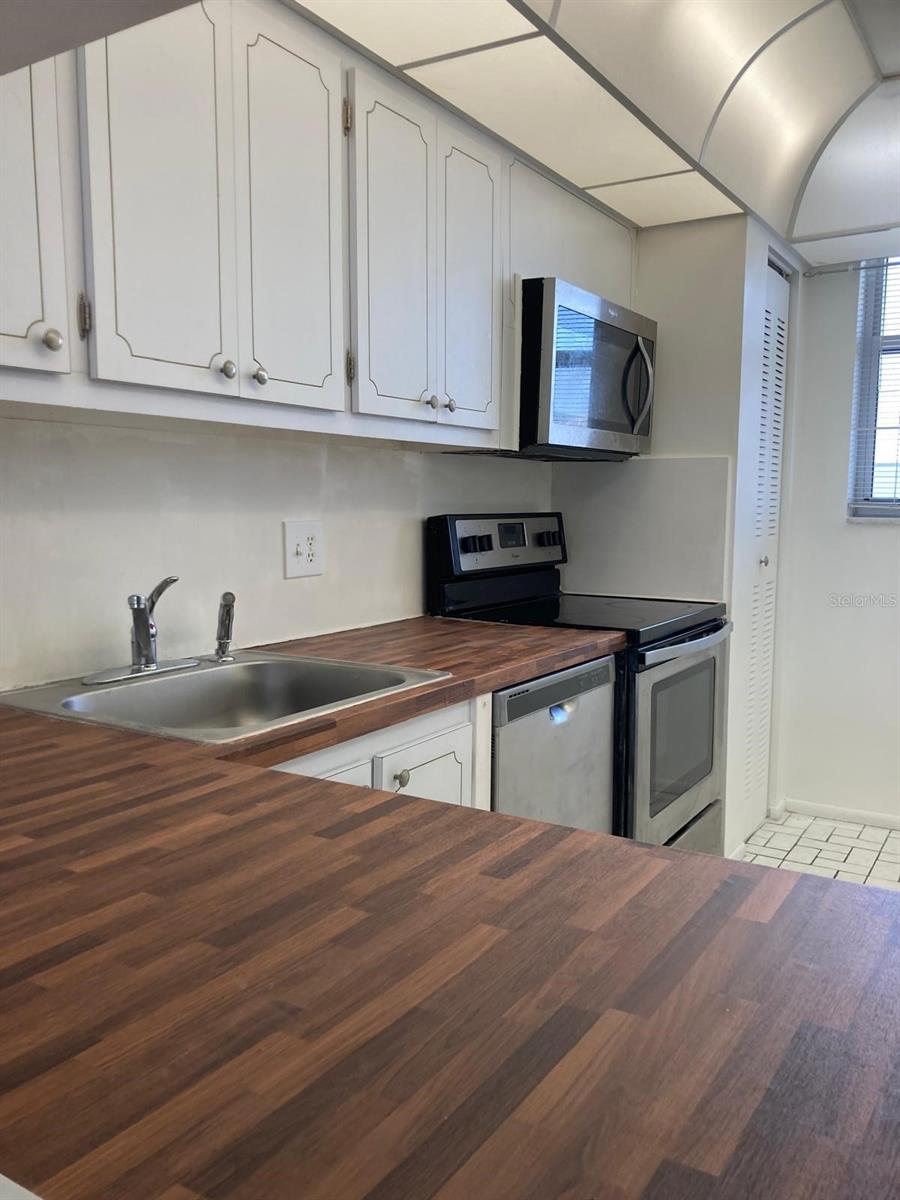 Image 46 of 49 For 3703 166th Street 905