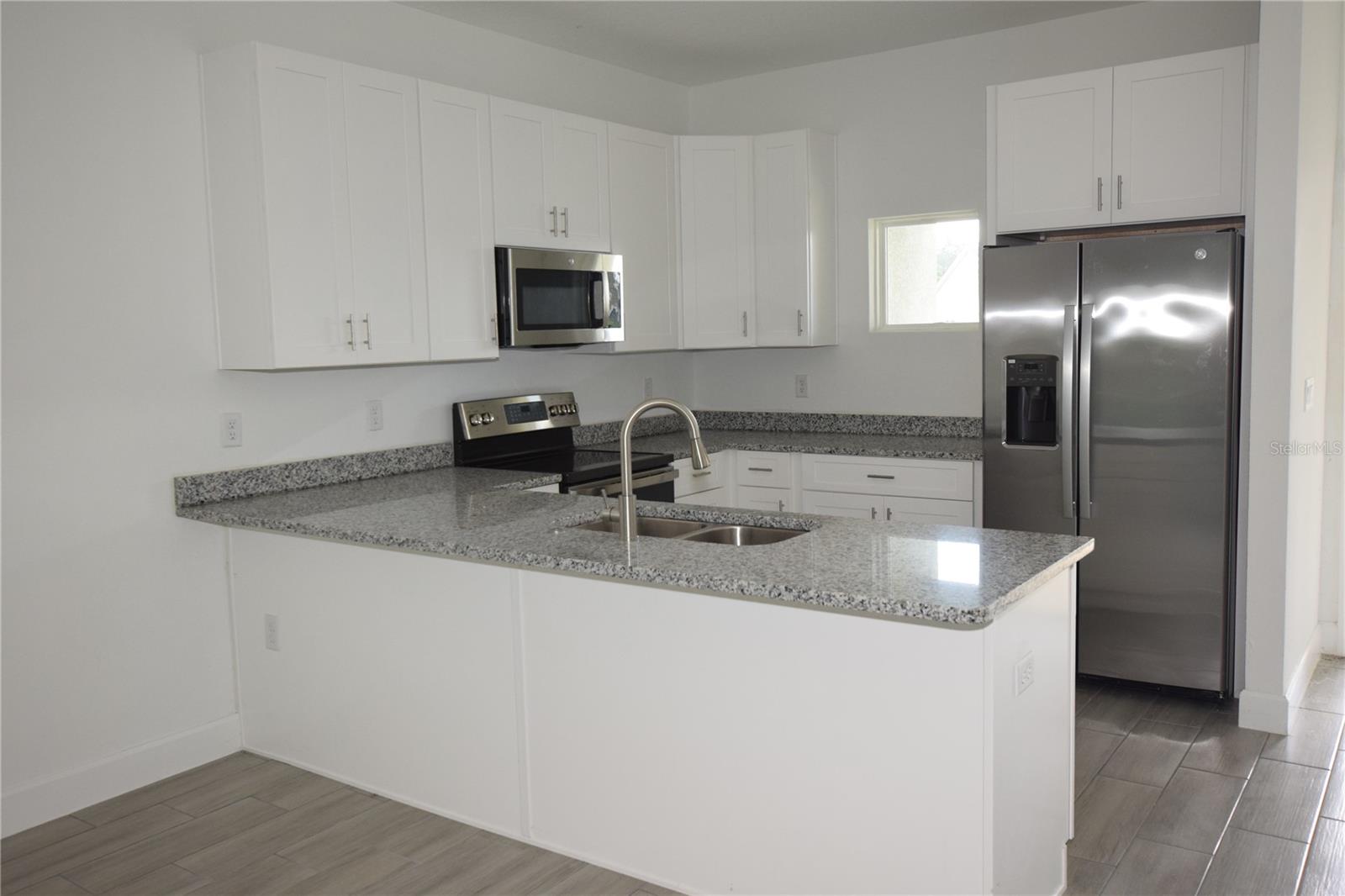 Image 3 of 27 For 460 Lake Shore Parkway