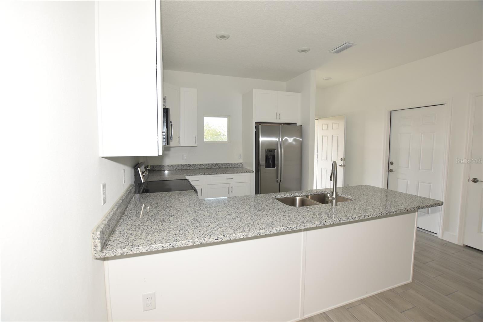 Image 4 of 27 For 460 Lake Shore Parkway