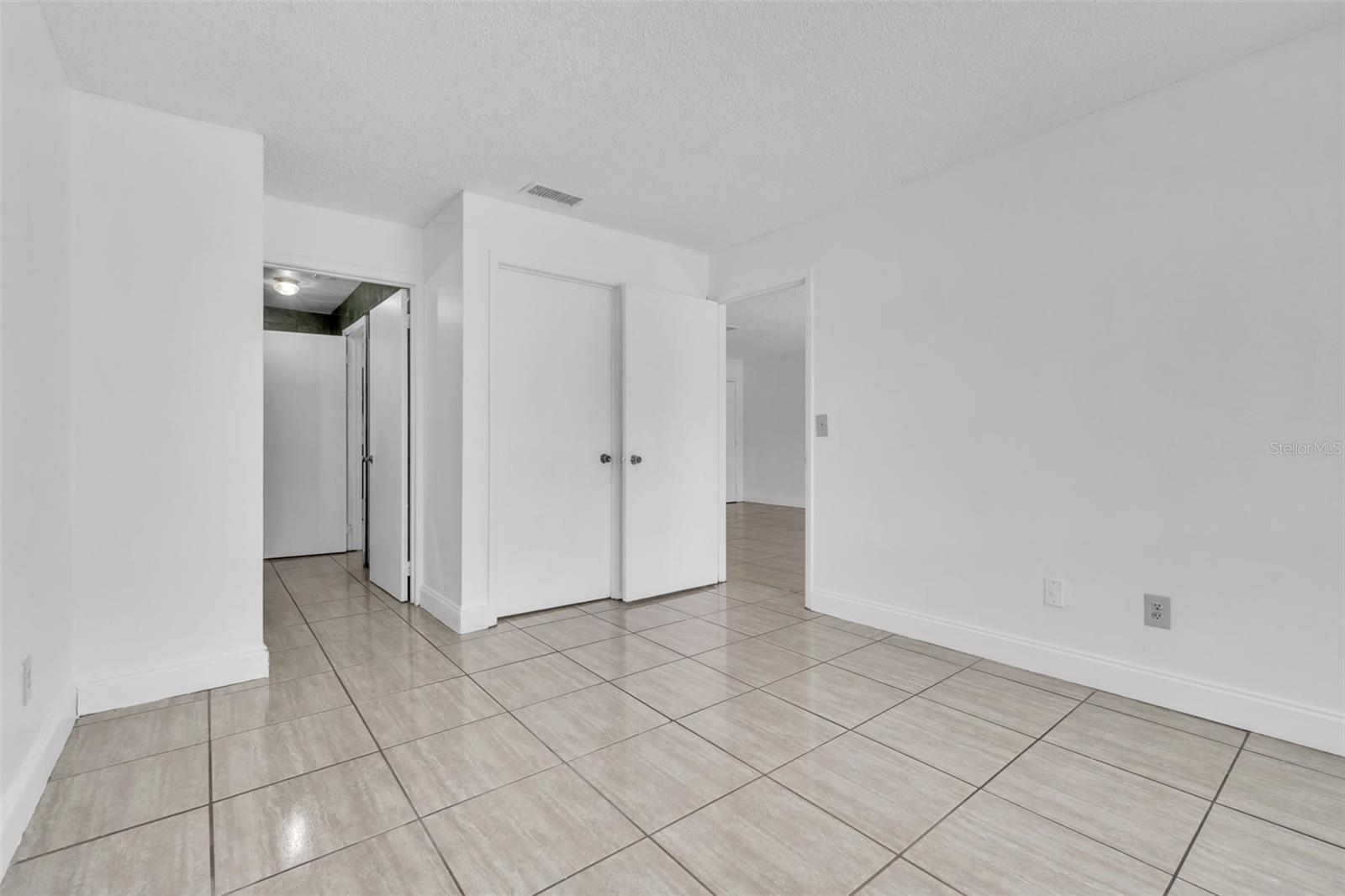 Image 13 of 16 For 664 Kenwick Circle 104