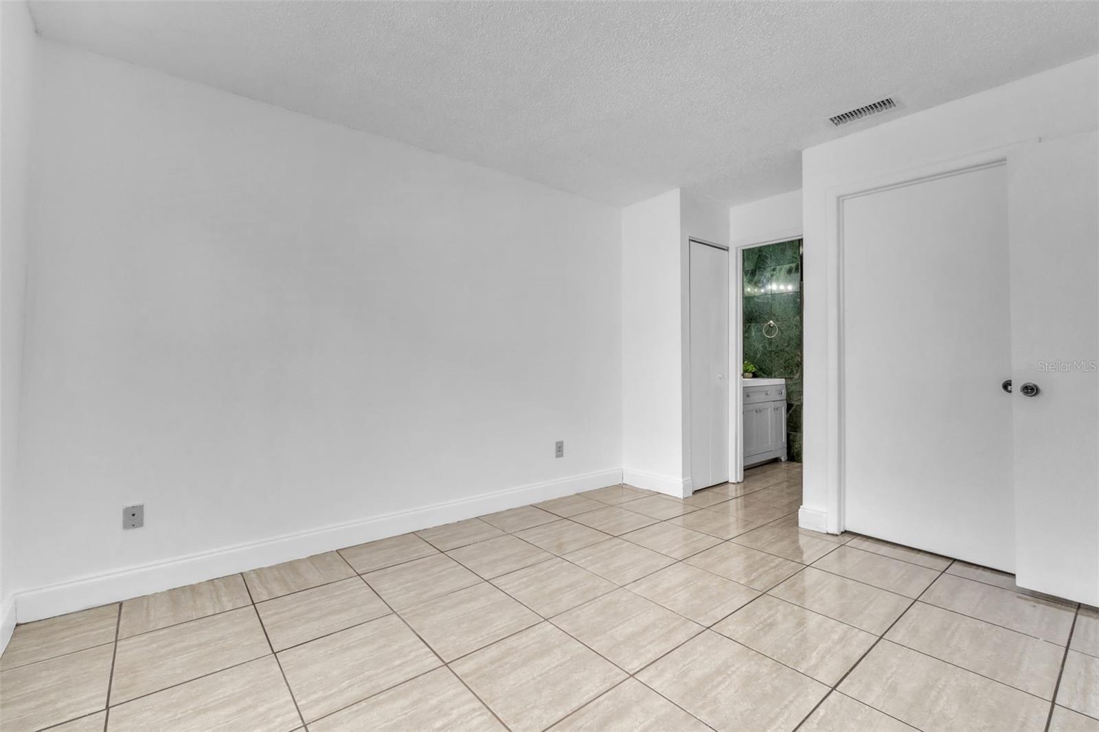 Image 15 of 16 For 664 Kenwick Circle 104