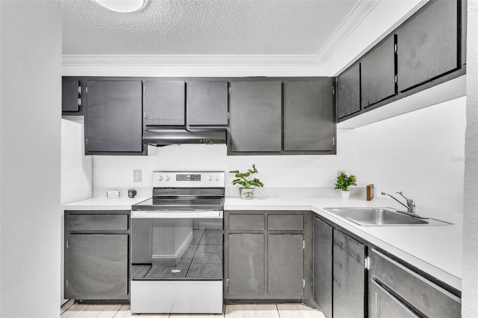 Image 5 of 16 For 664 Kenwick Circle 104