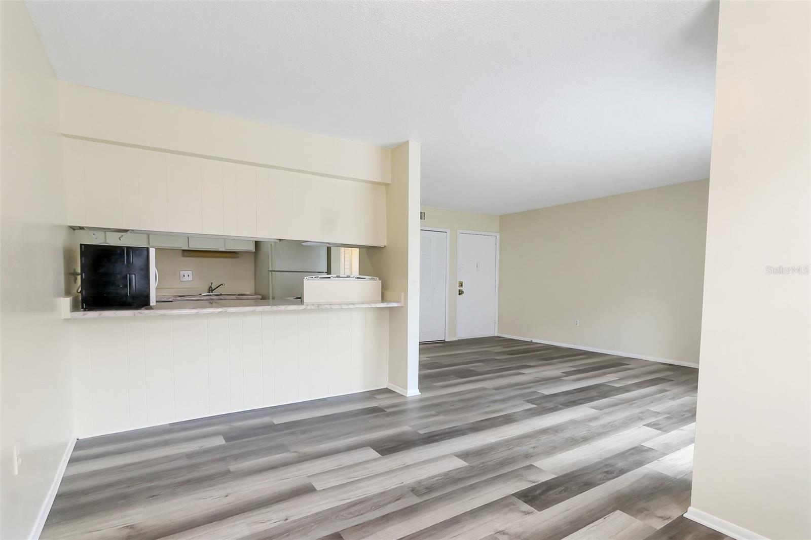 Image 17 of 22 For 5317 Curry Ford Road J102