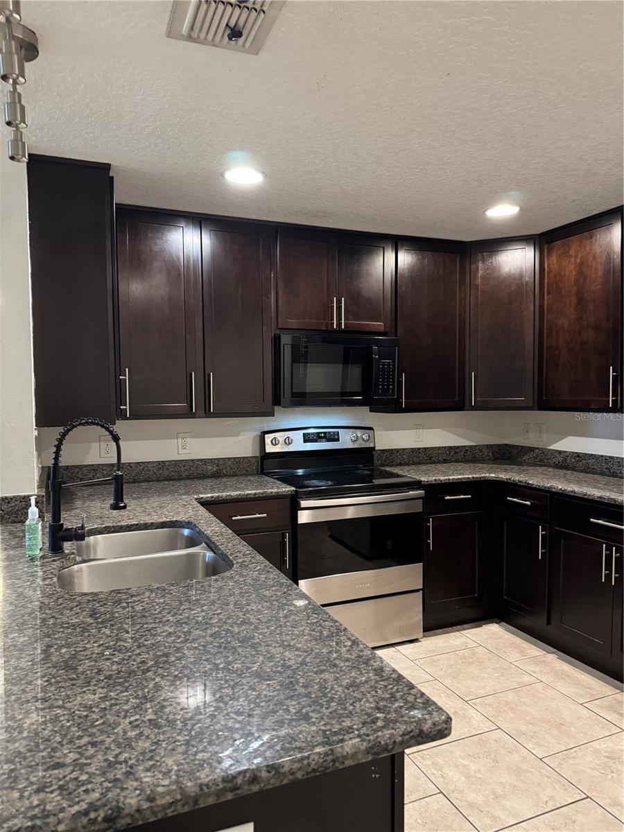 Image 3 of 5 For 1540 Ridgewood Avenue A