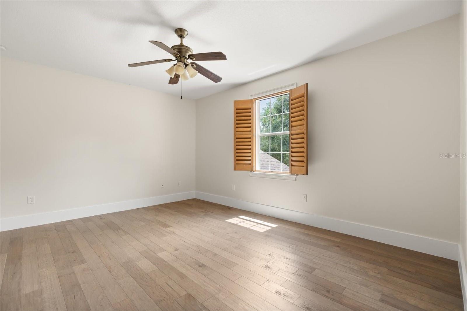 Image 34 of 51 For 27012 Grand Oak Lane