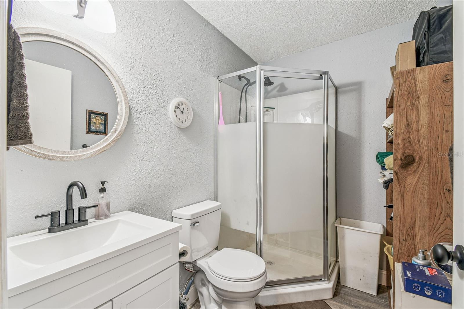 Listing photo id 9 for 1317 Carl Street