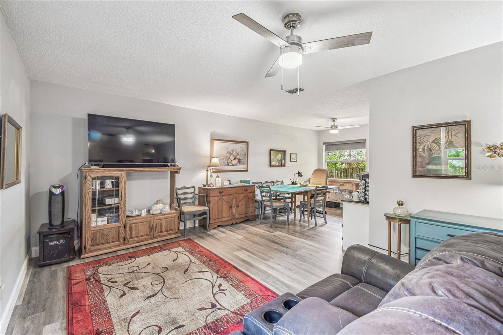 Listing photo id 3 for 1317 Carl Street