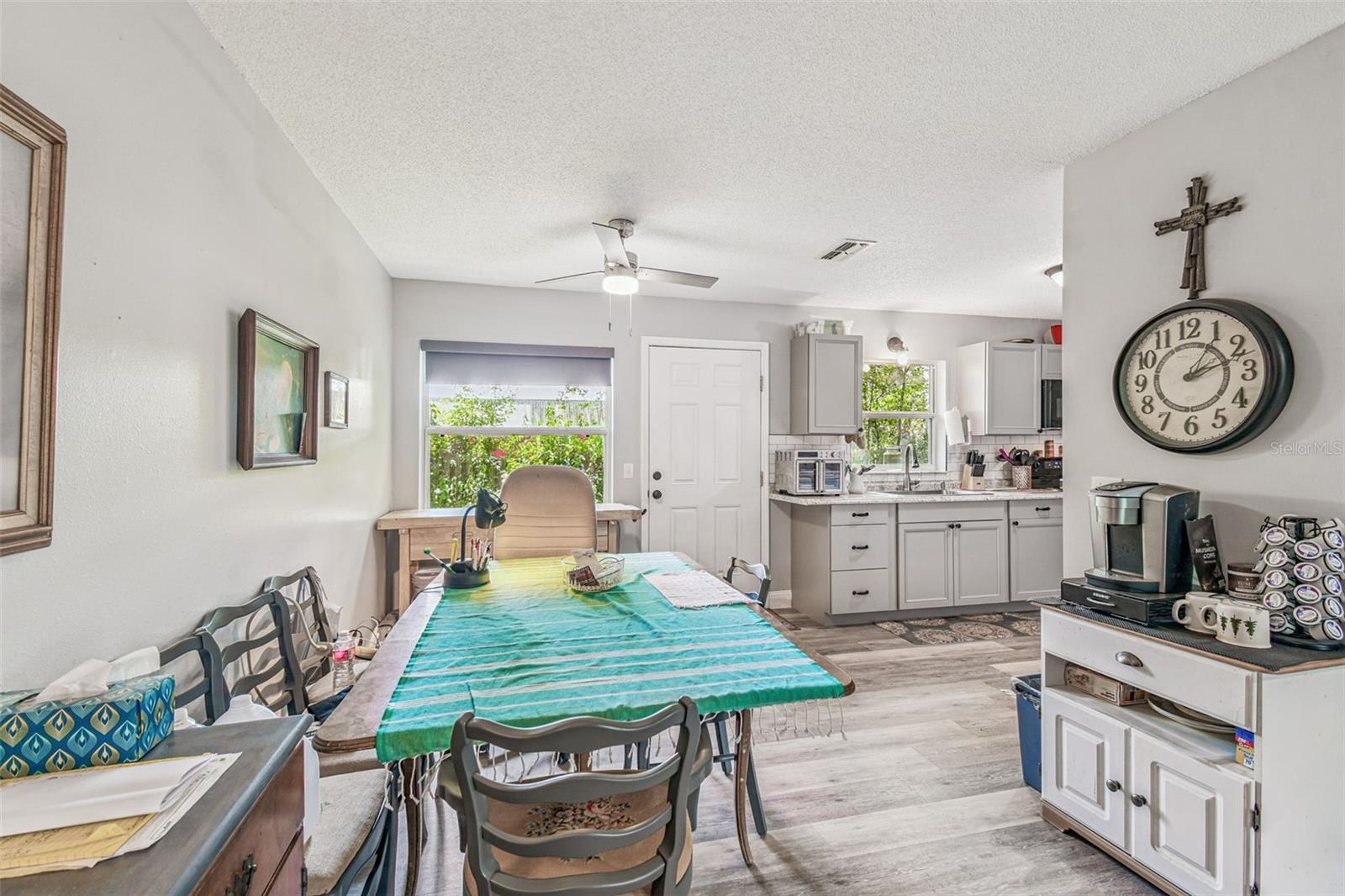 Listing photo id 5 for 1317 Carl Street
