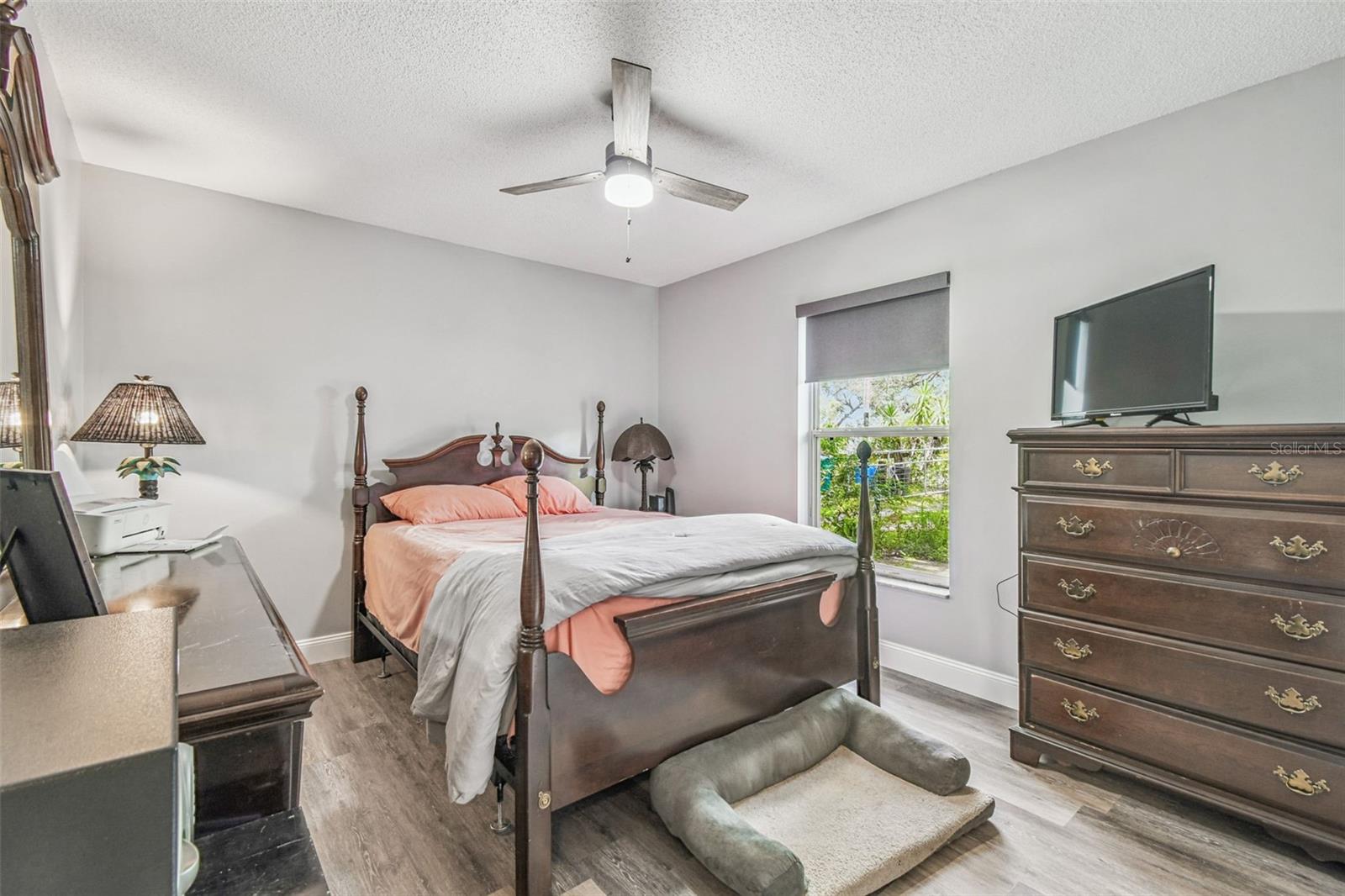 Listing photo id 7 for 1317 Carl Street