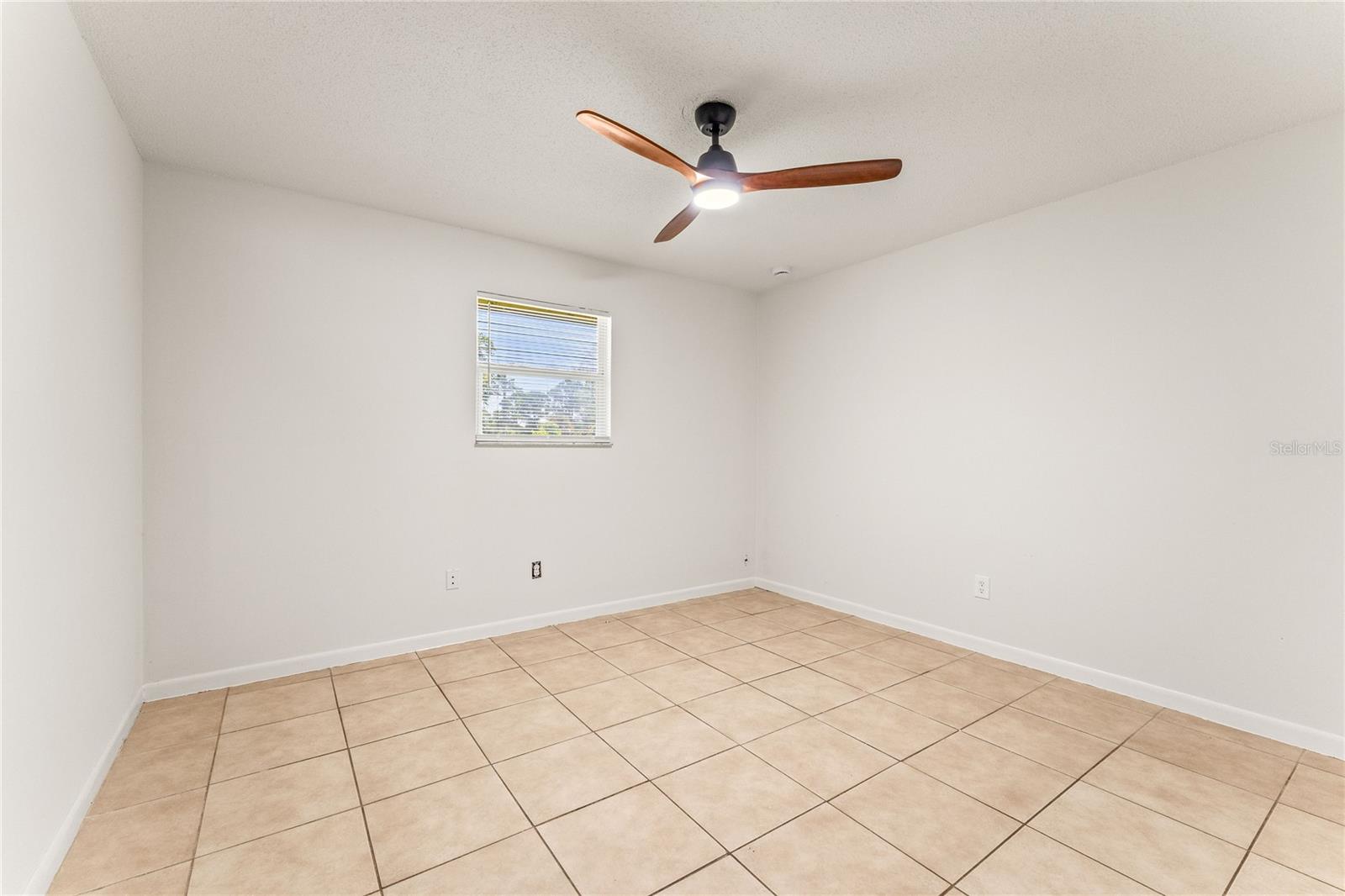 Image 16 of 28 For 1527 Juniper Drive