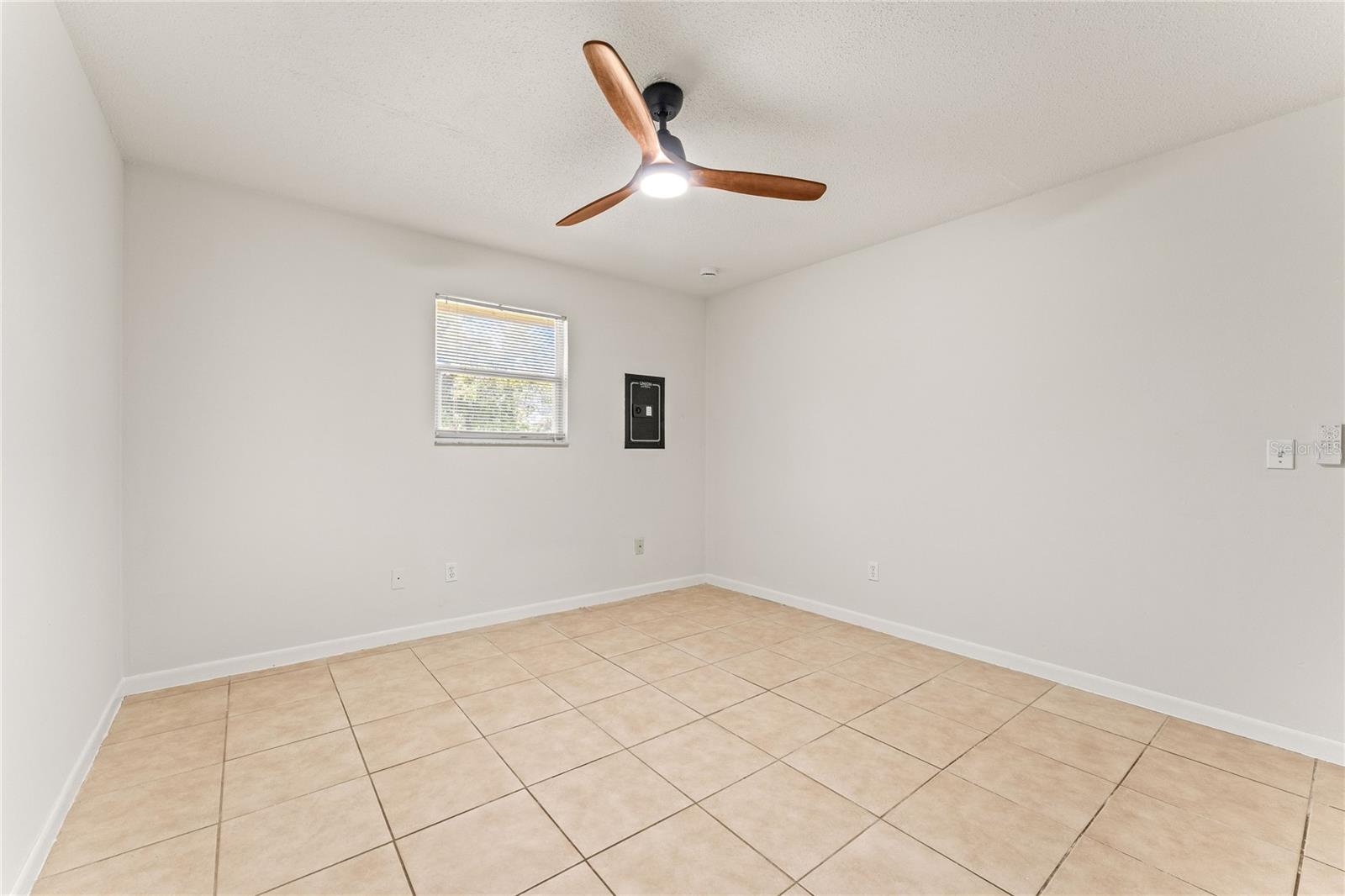 Image 23 of 28 For 1527 Juniper Drive