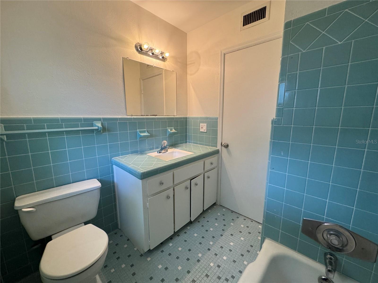 Image 19 of 30 For 214 Yale Street C