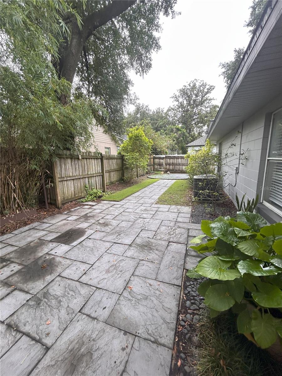 Image 19 of 28 For 830 Douglas Avenue
