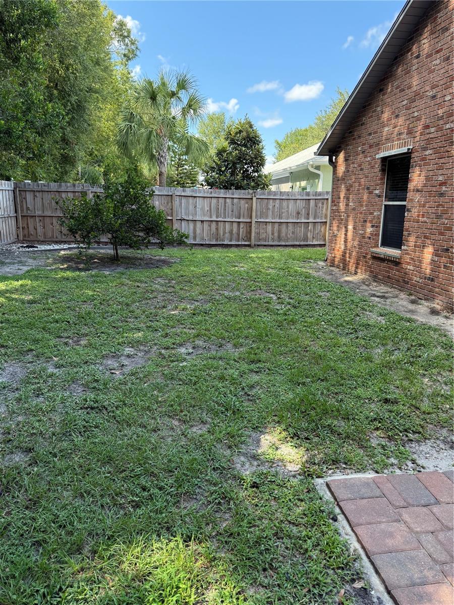 Image 20 of 22 For 714 Astoria Dr Drive