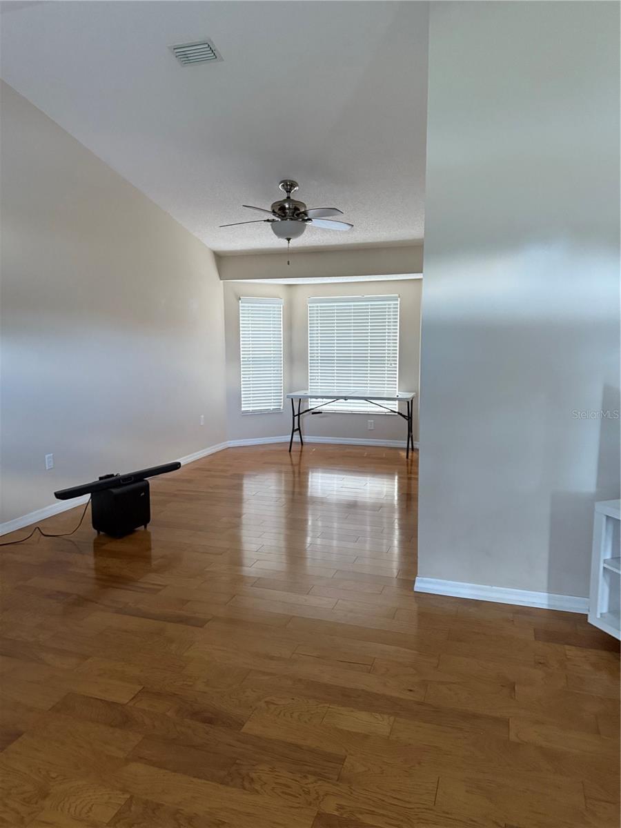 Image 4 of 22 For 714 Astoria Dr Drive