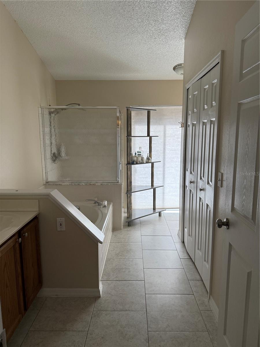 Image 7 of 22 For 714 Astoria Dr Drive