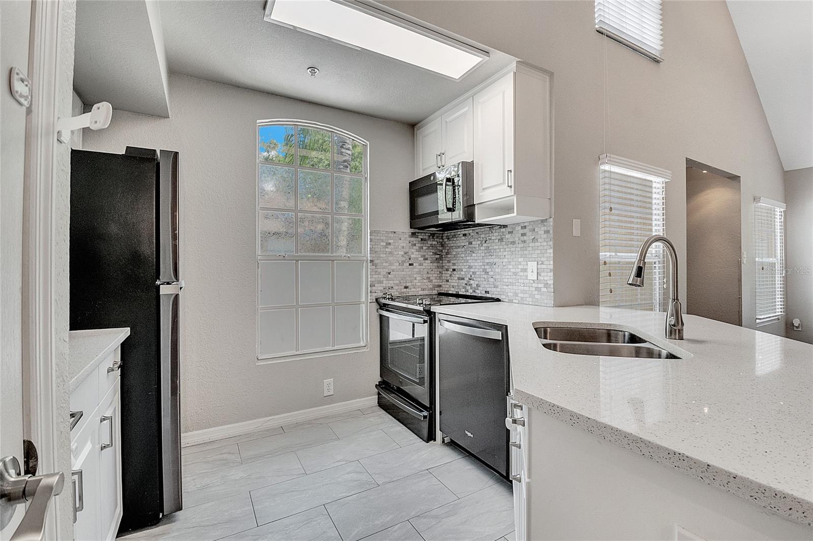 Image 19 of 51 For 6324 Raleigh Street 711