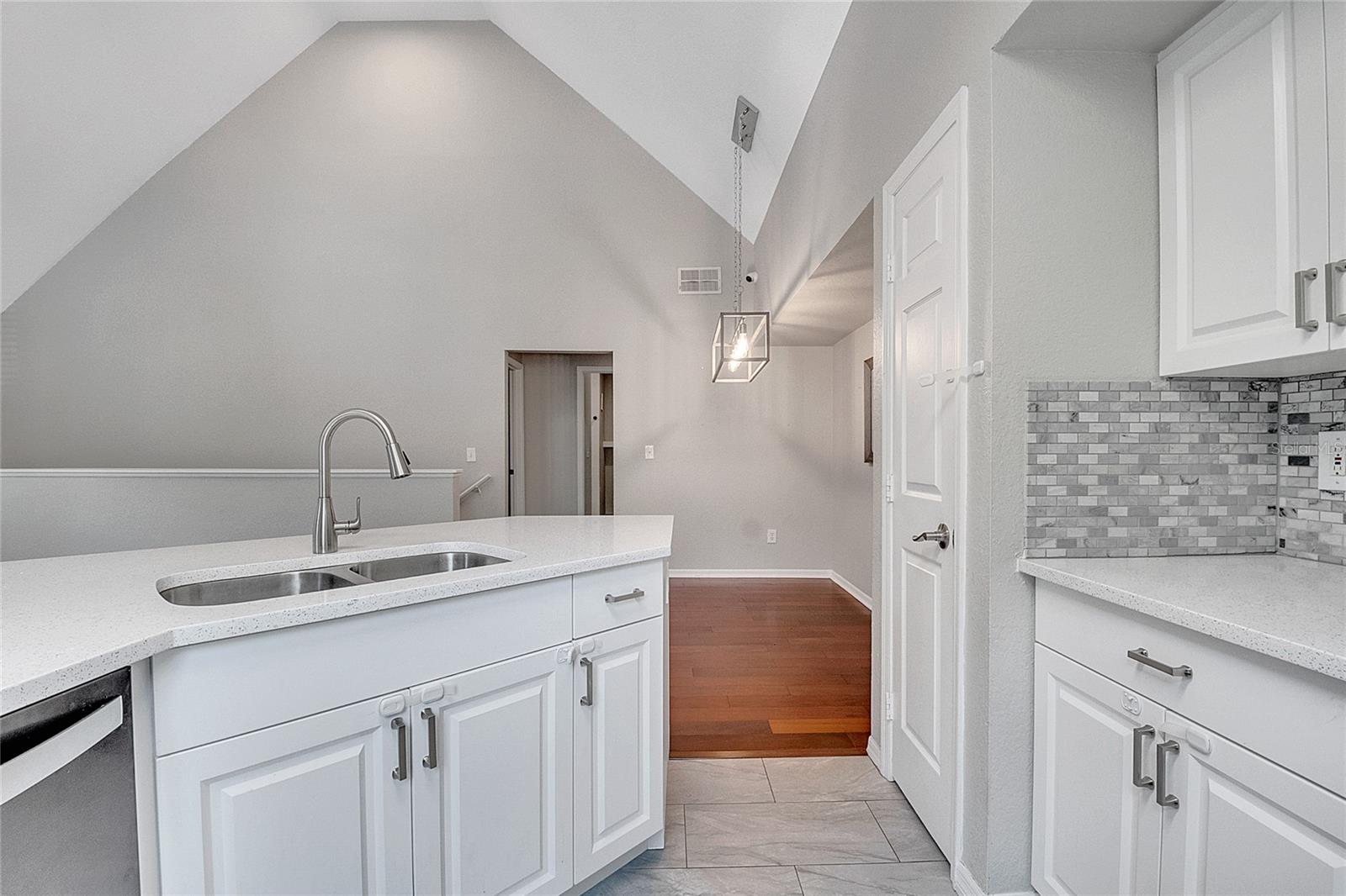 Image 22 of 51 For 6324 Raleigh Street 711