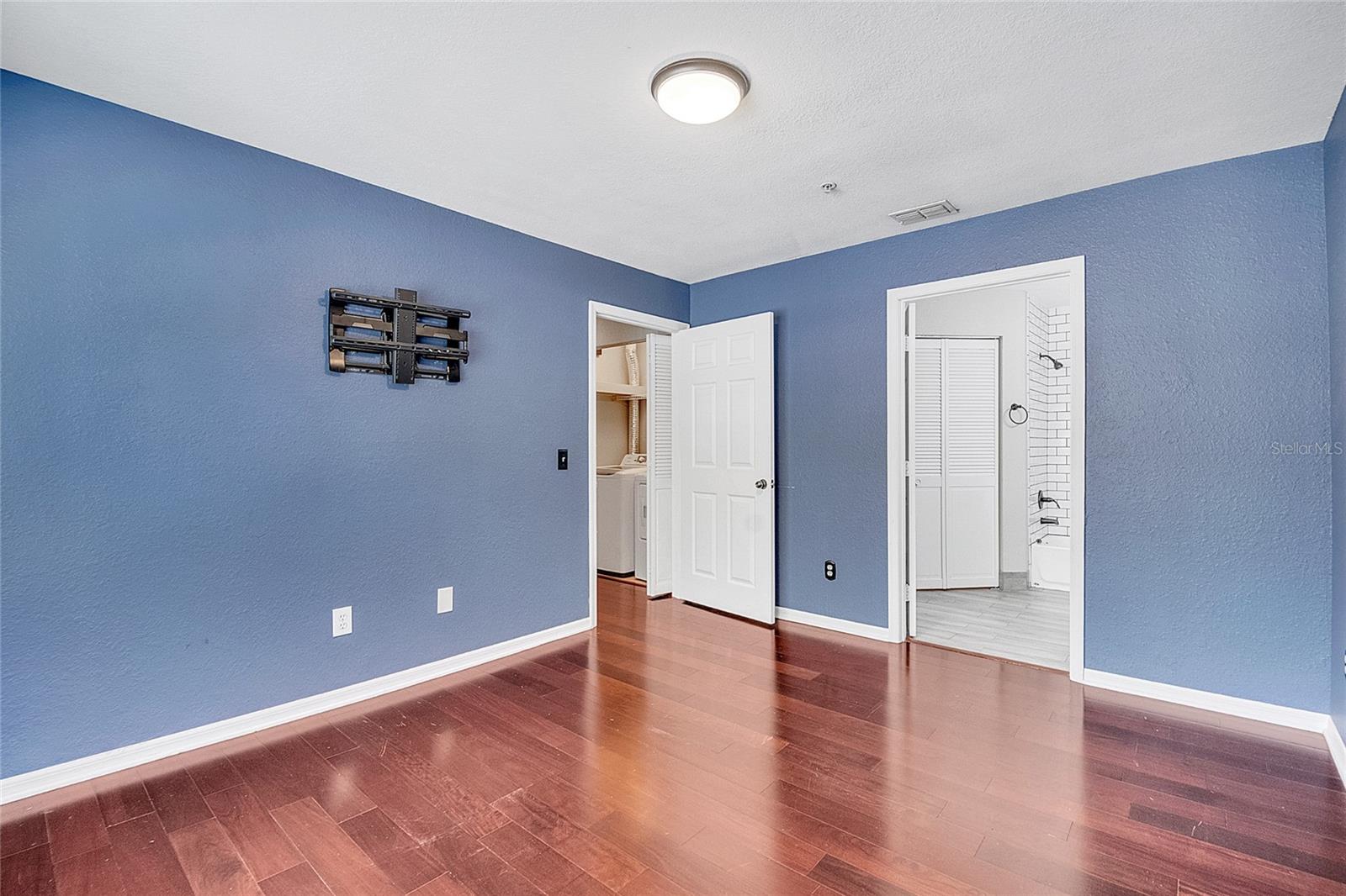 Image 39 of 51 For 6324 Raleigh Street 711